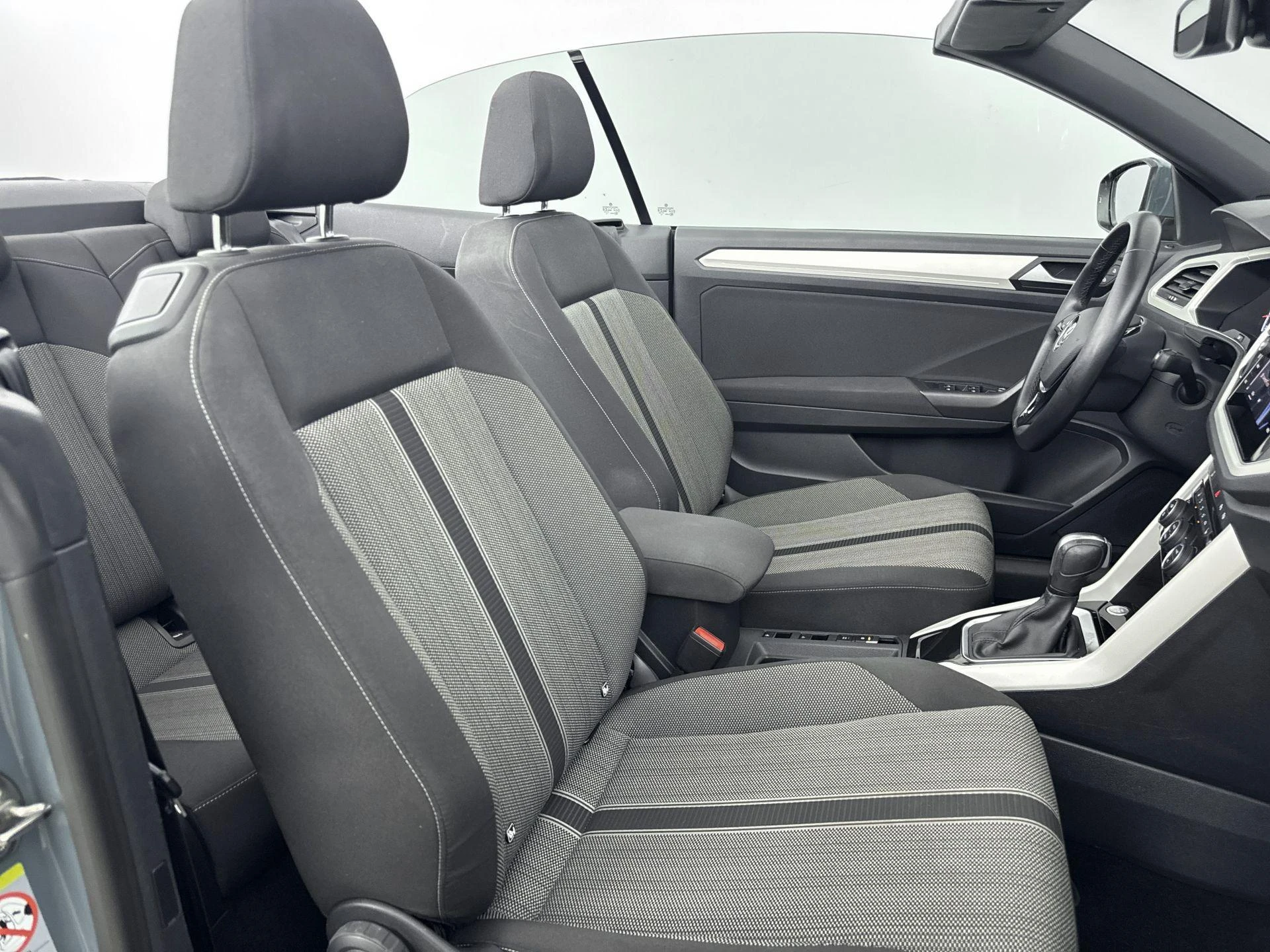 Volkswagen-T-Roc-image-24
