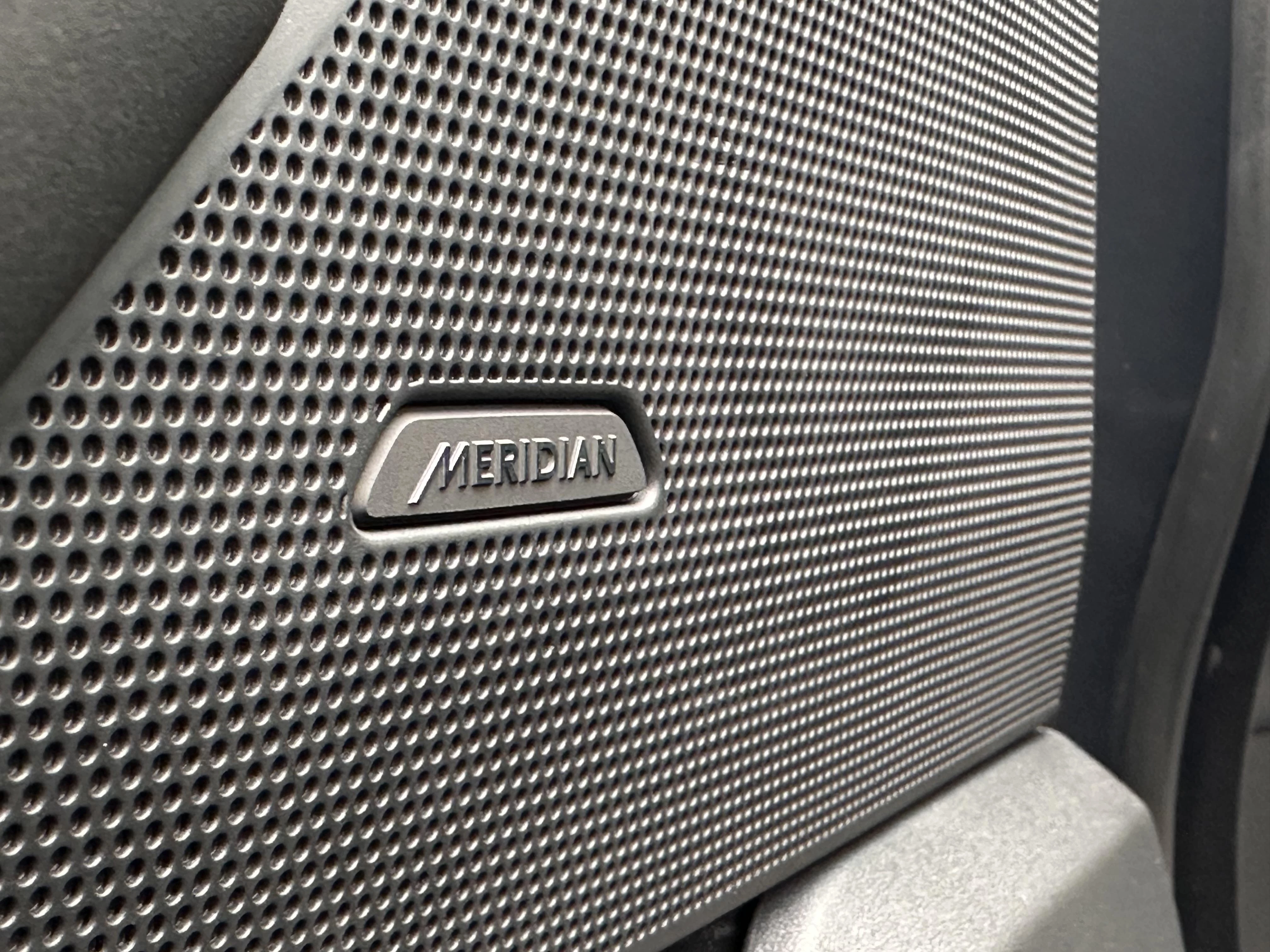 Land Rover-Range Rover Velar-image-26