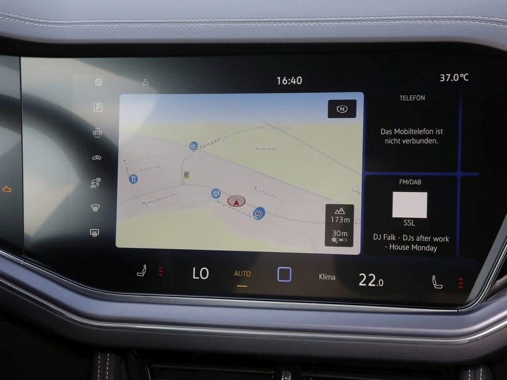 Volkswagen-Touareg-image-12