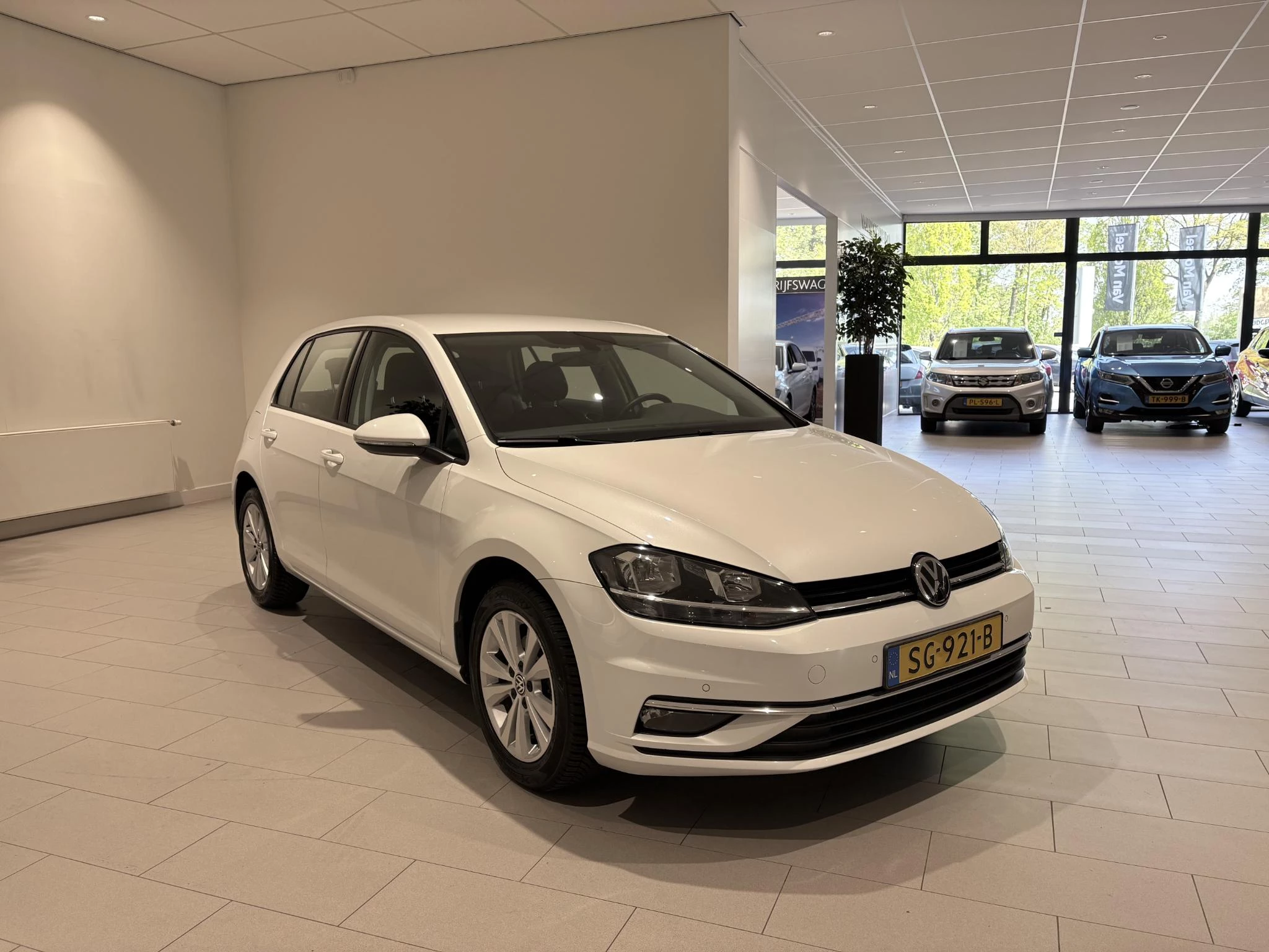Volkswagen-Golf-image-6