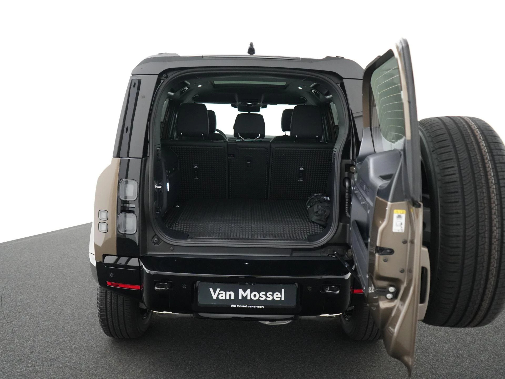 Land Rover-Defender-image-40