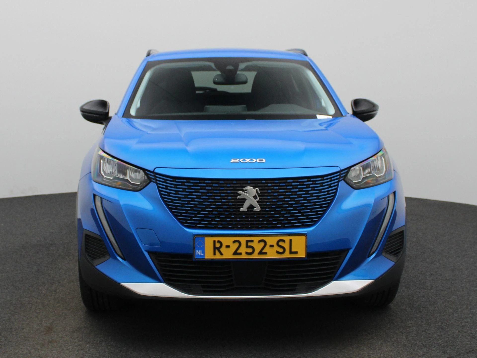 Peugeot-e-2008-image-2