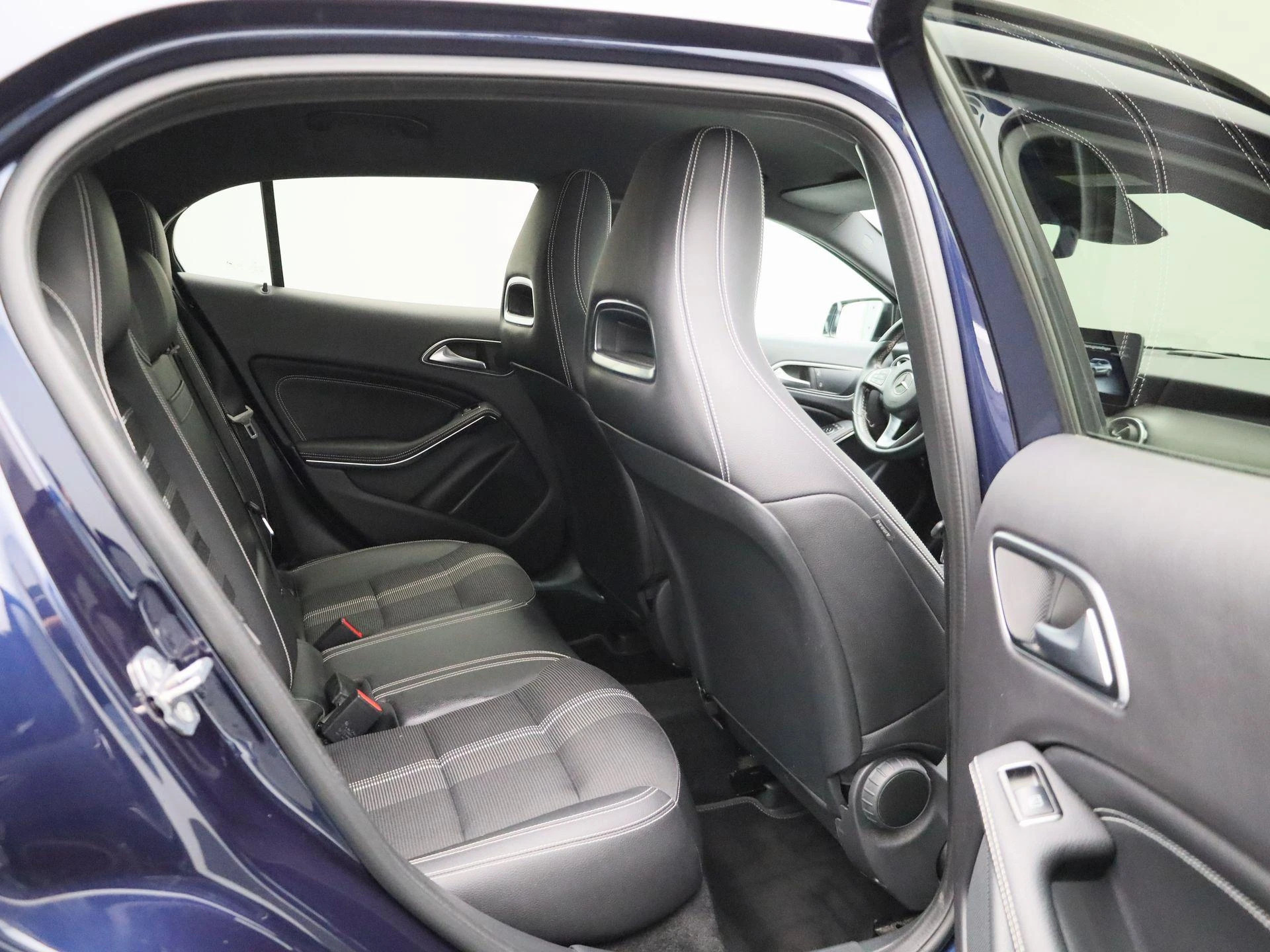 Mercedes-Benz-GLA-image-35