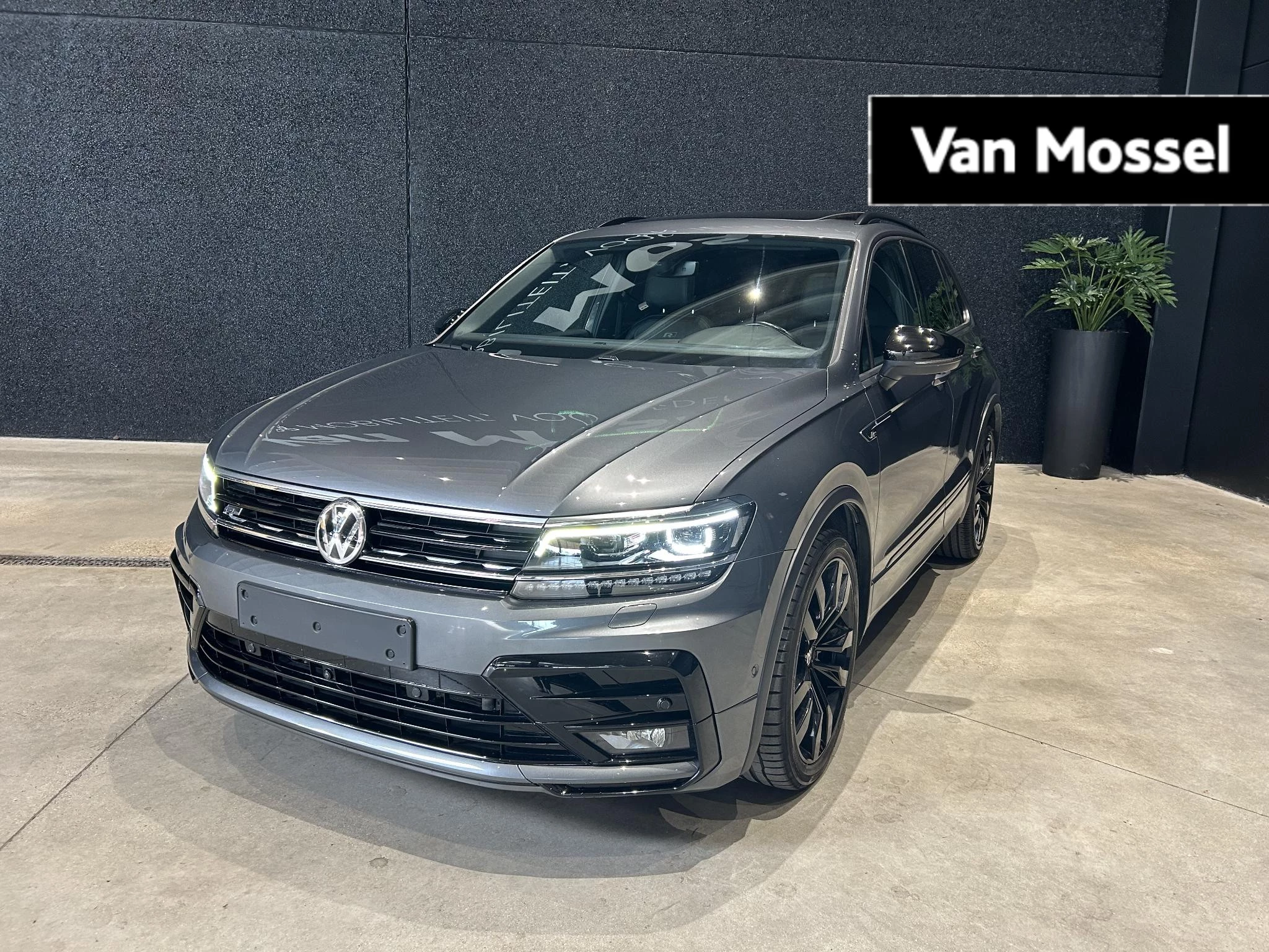 Volkswagen-Tiguan-image-0