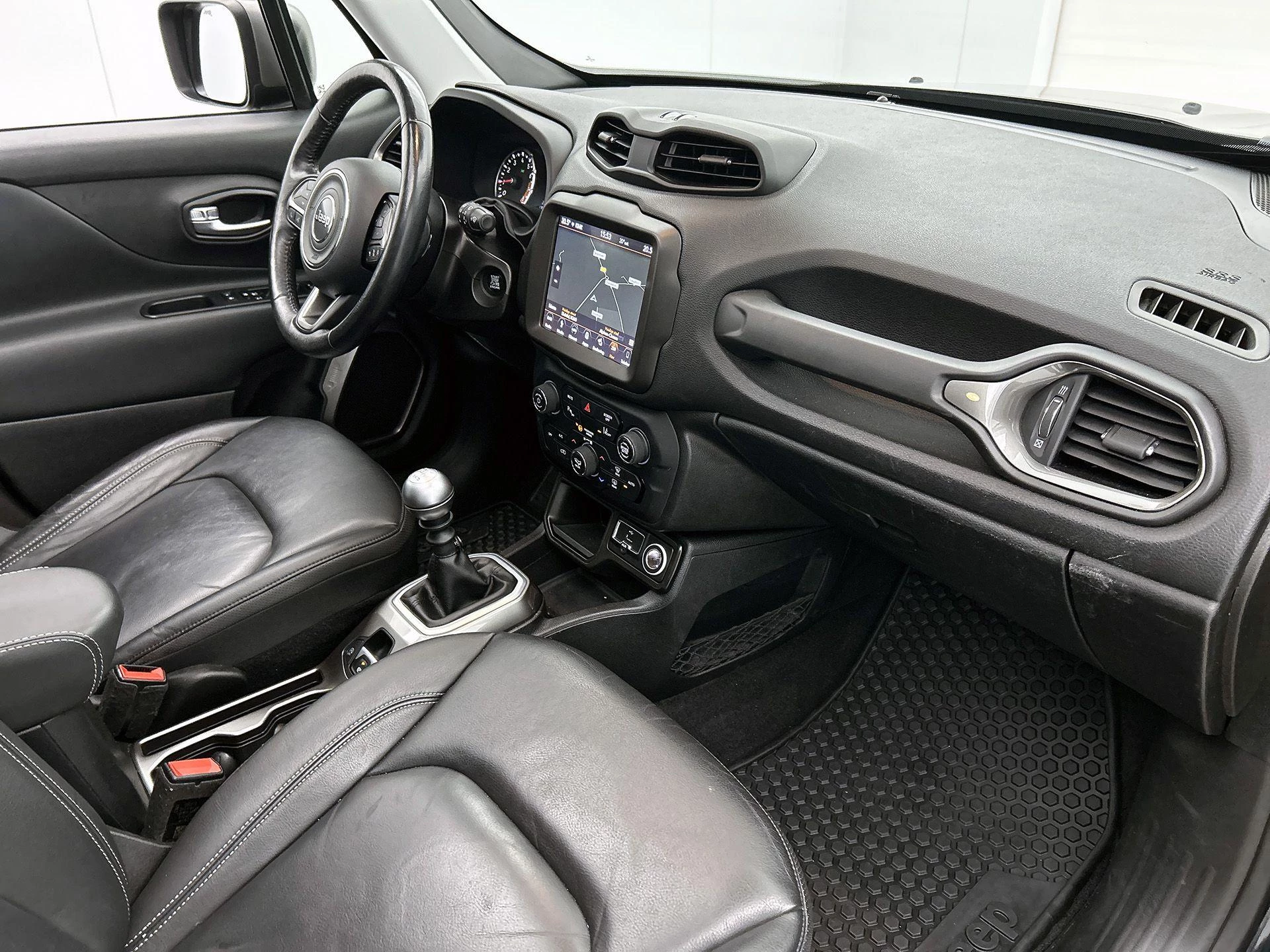 Jeep-Renegade-image-18