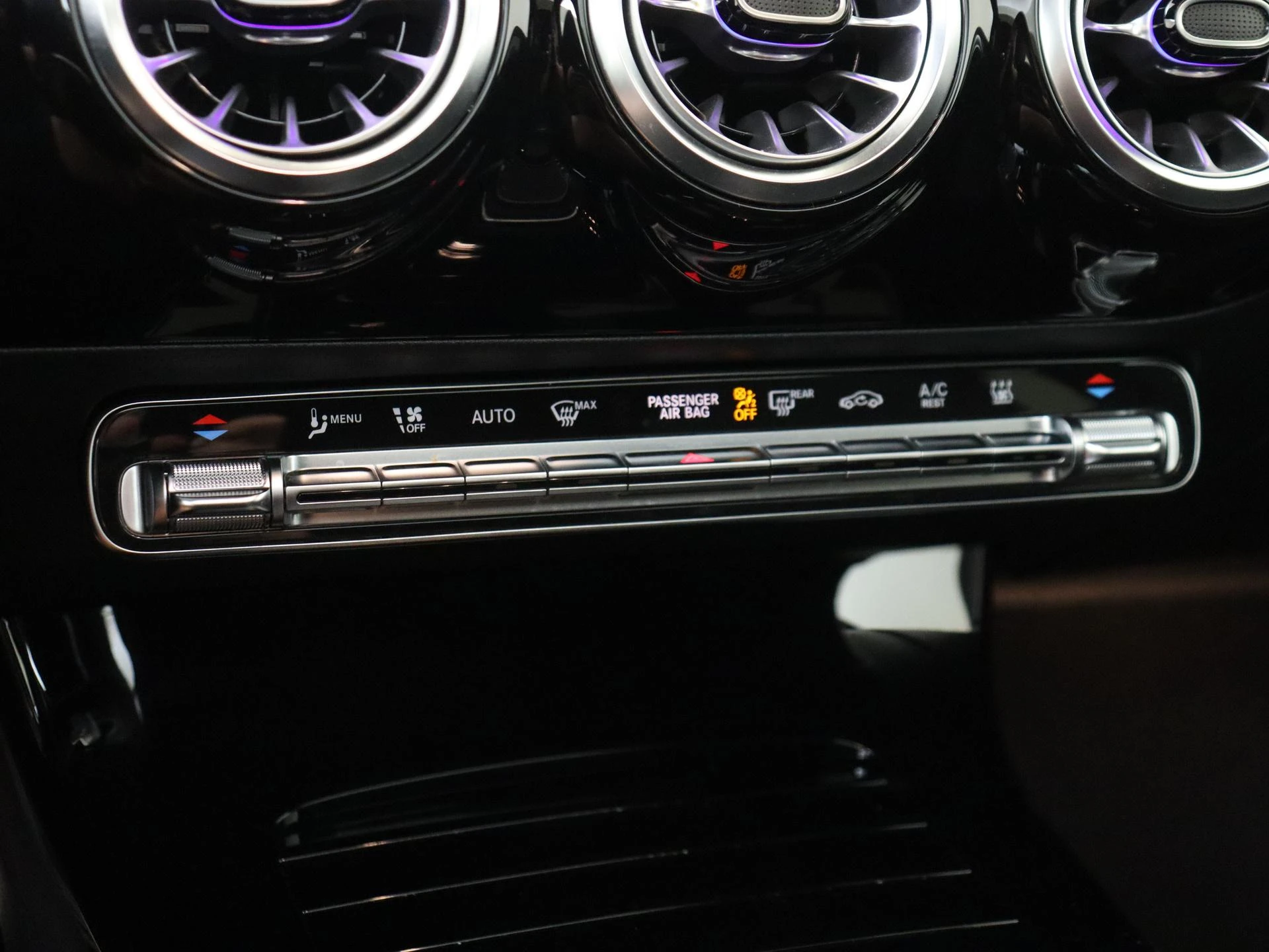 Mercedes-Benz-CLA-image-19