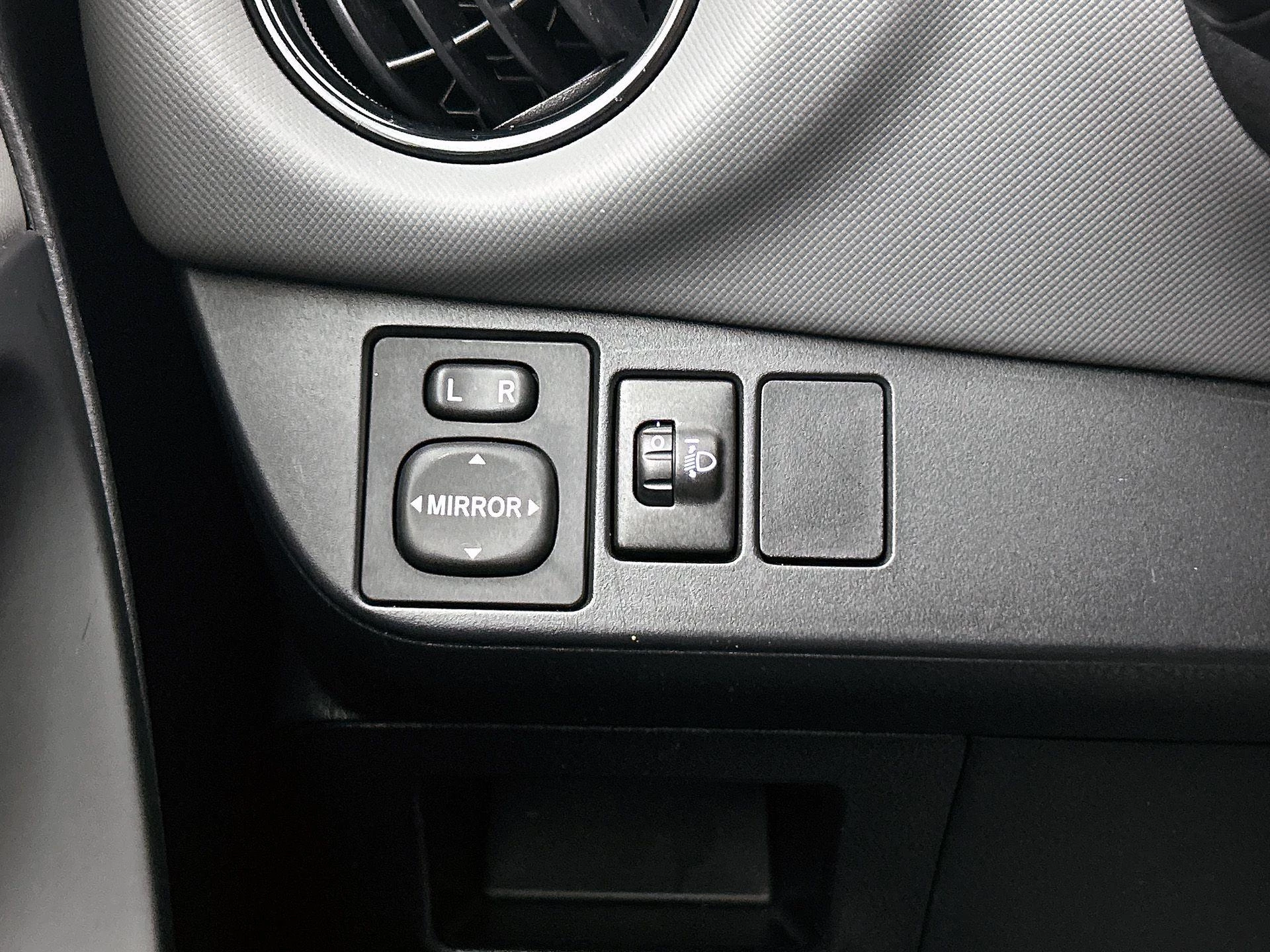 Toyota-Yaris-image-21
