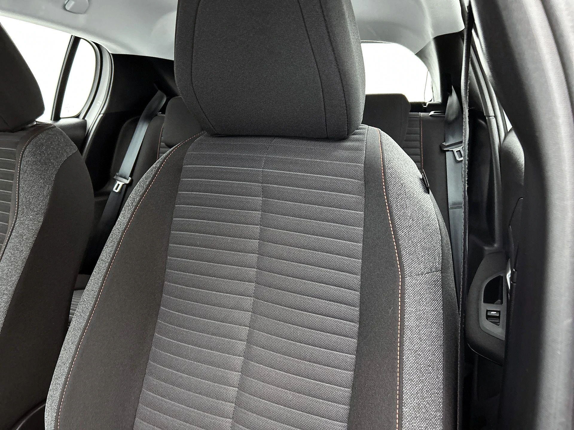 Peugeot-208-image-10