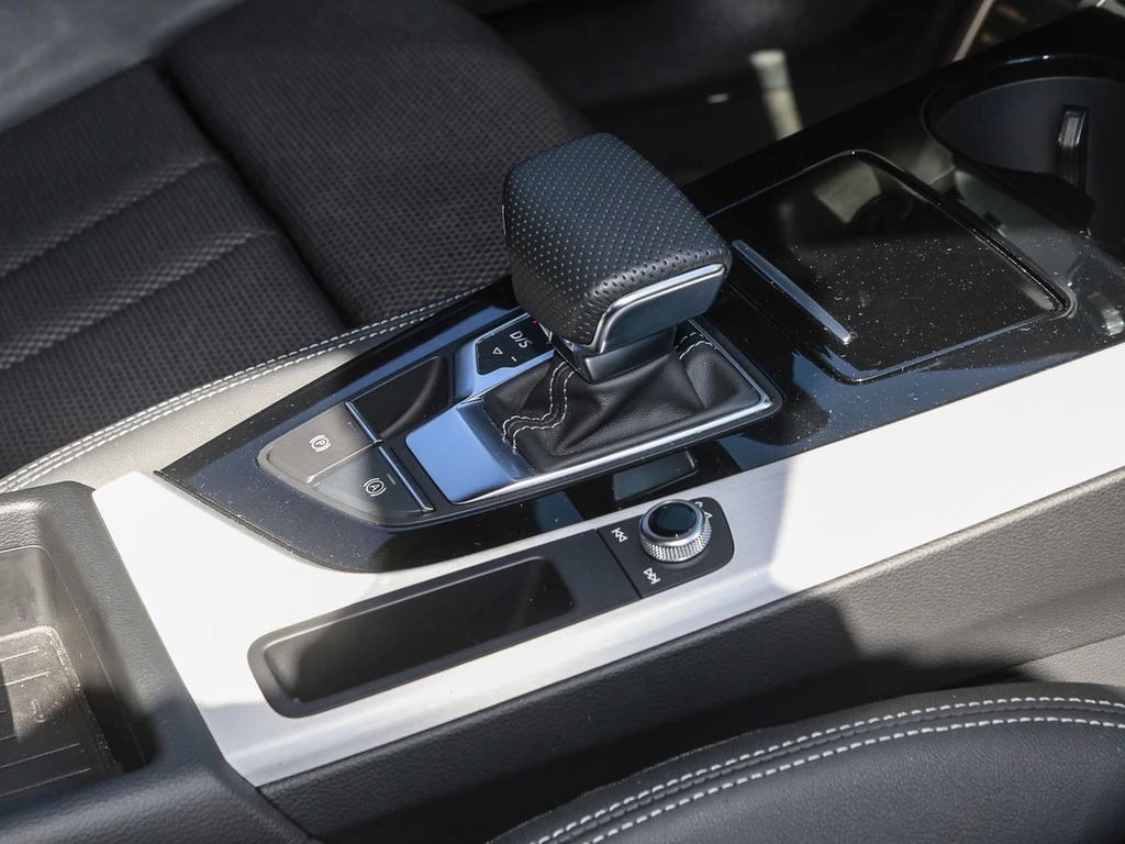 Audi A4 Avant 40 TFSI quattro S line Matrix Panorama