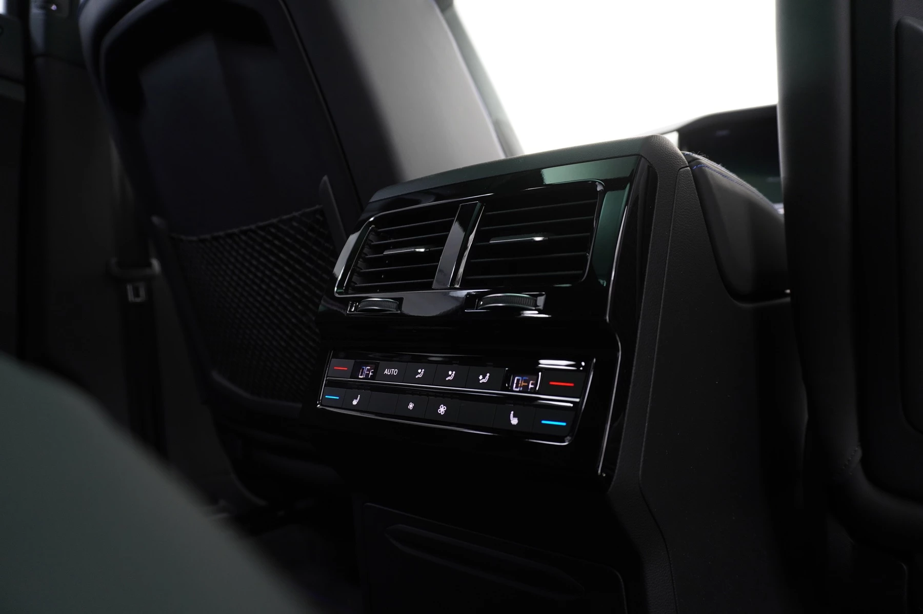 Volkswagen-Touareg-image-33