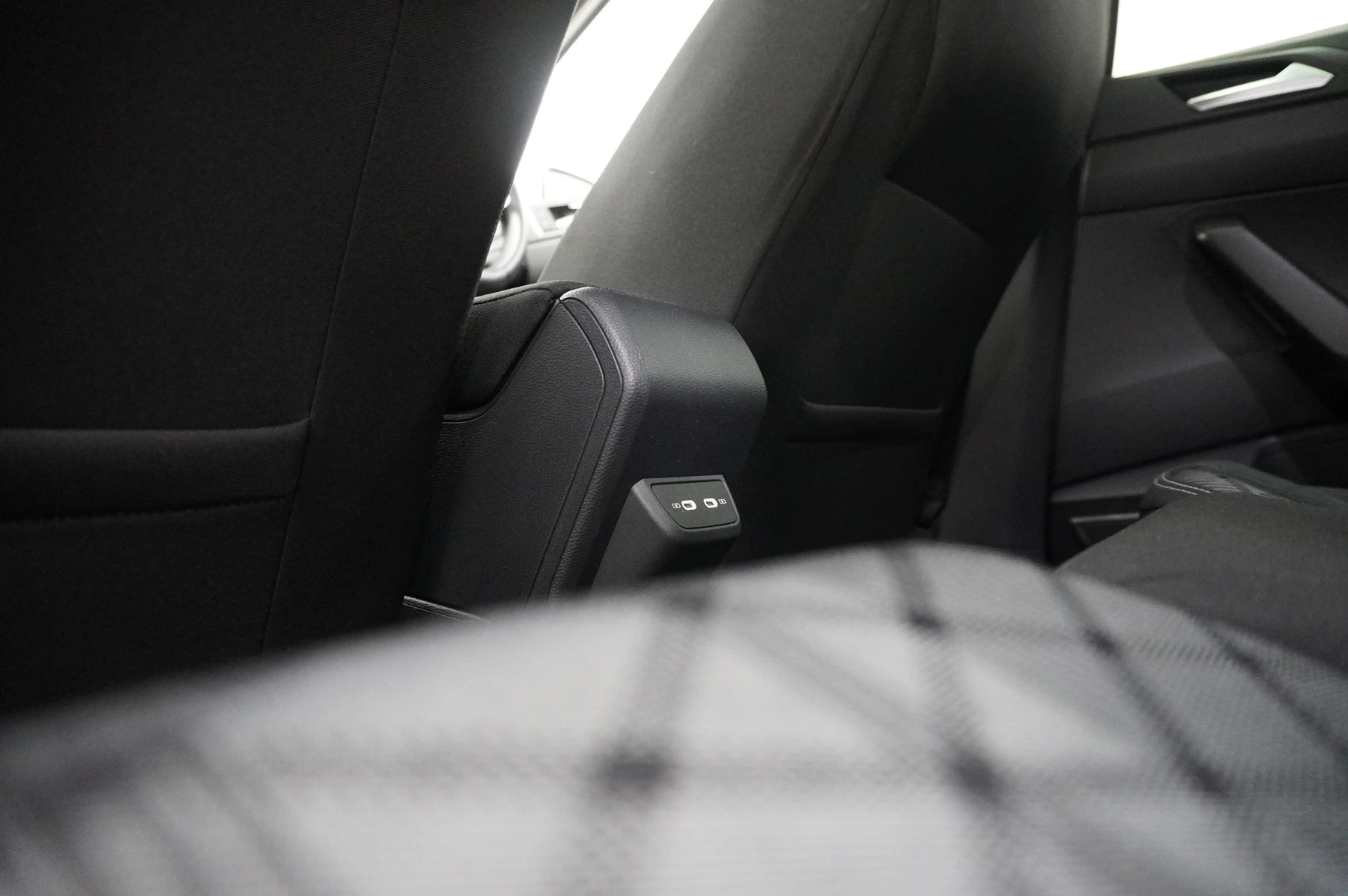 Volkswagen-Polo-image-11