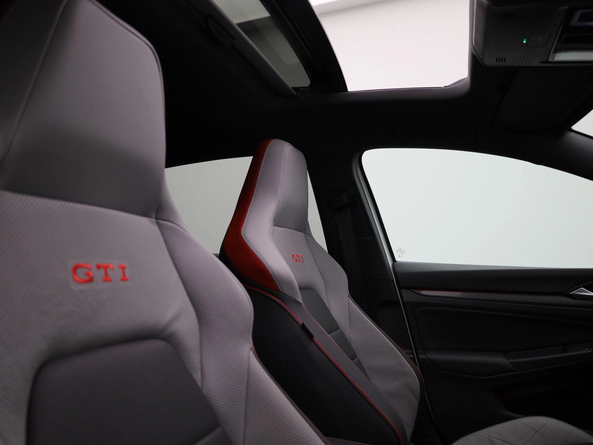 Volkswagen-Golf-image-38