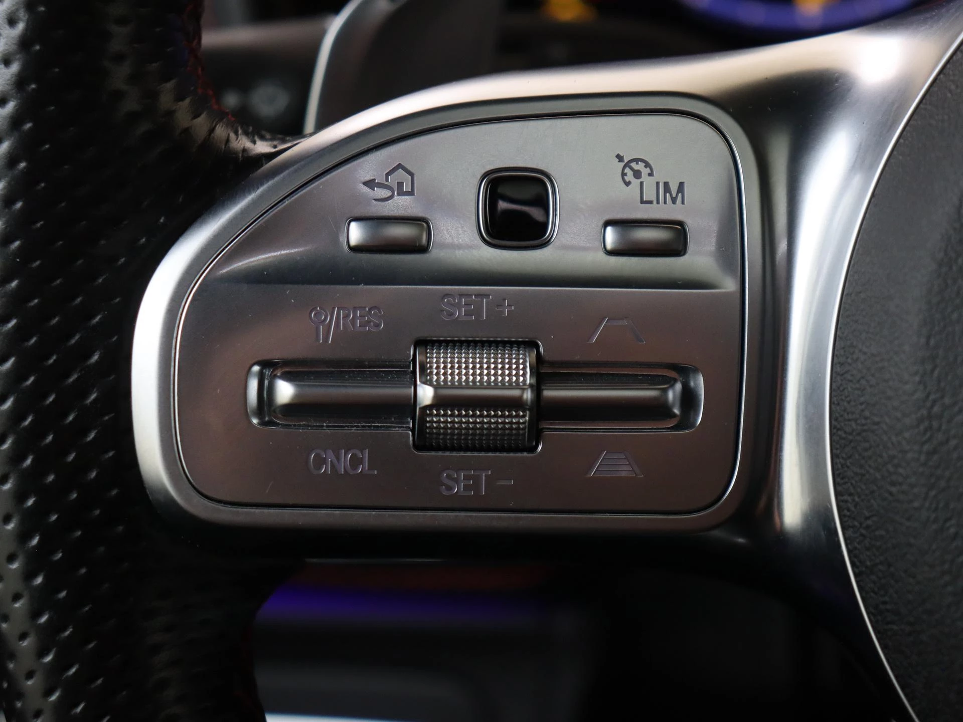 Mercedes-Benz-G-Klasse-image-20