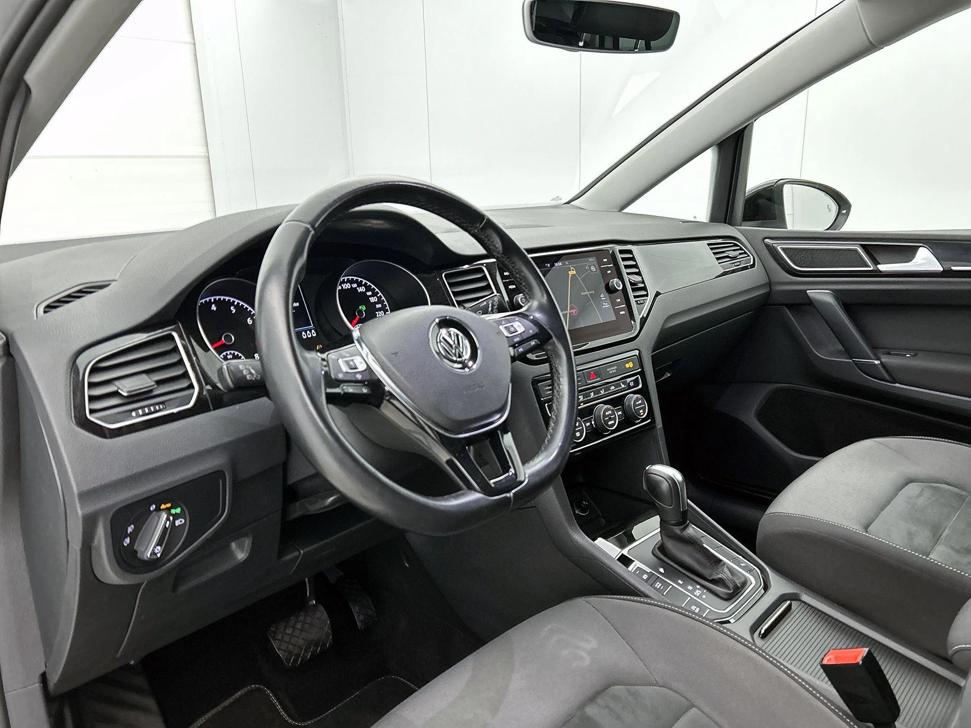 Volkswagen-Golf Sportsvan-image-8