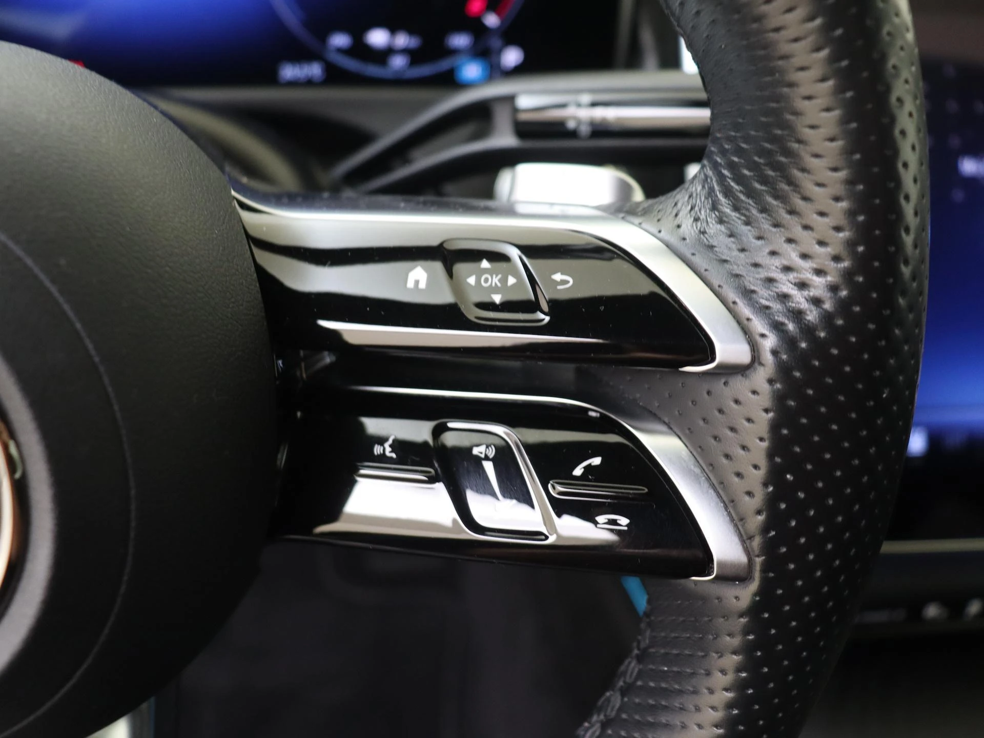 Mercedes-Benz-E-Klasse-image-12