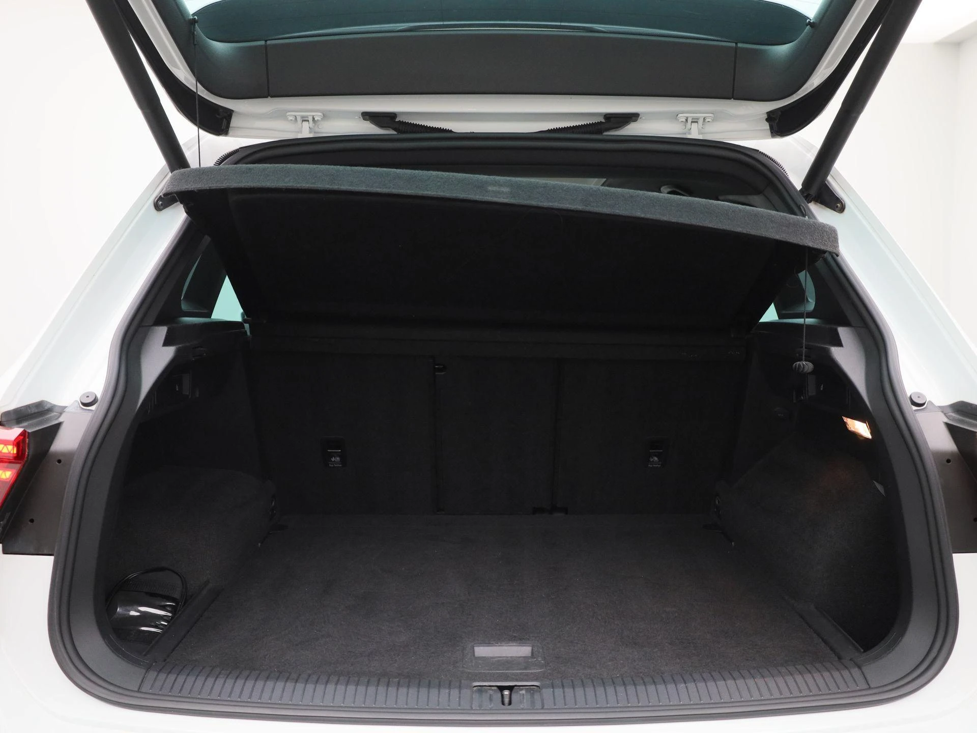 Volkswagen-Tiguan-image-13