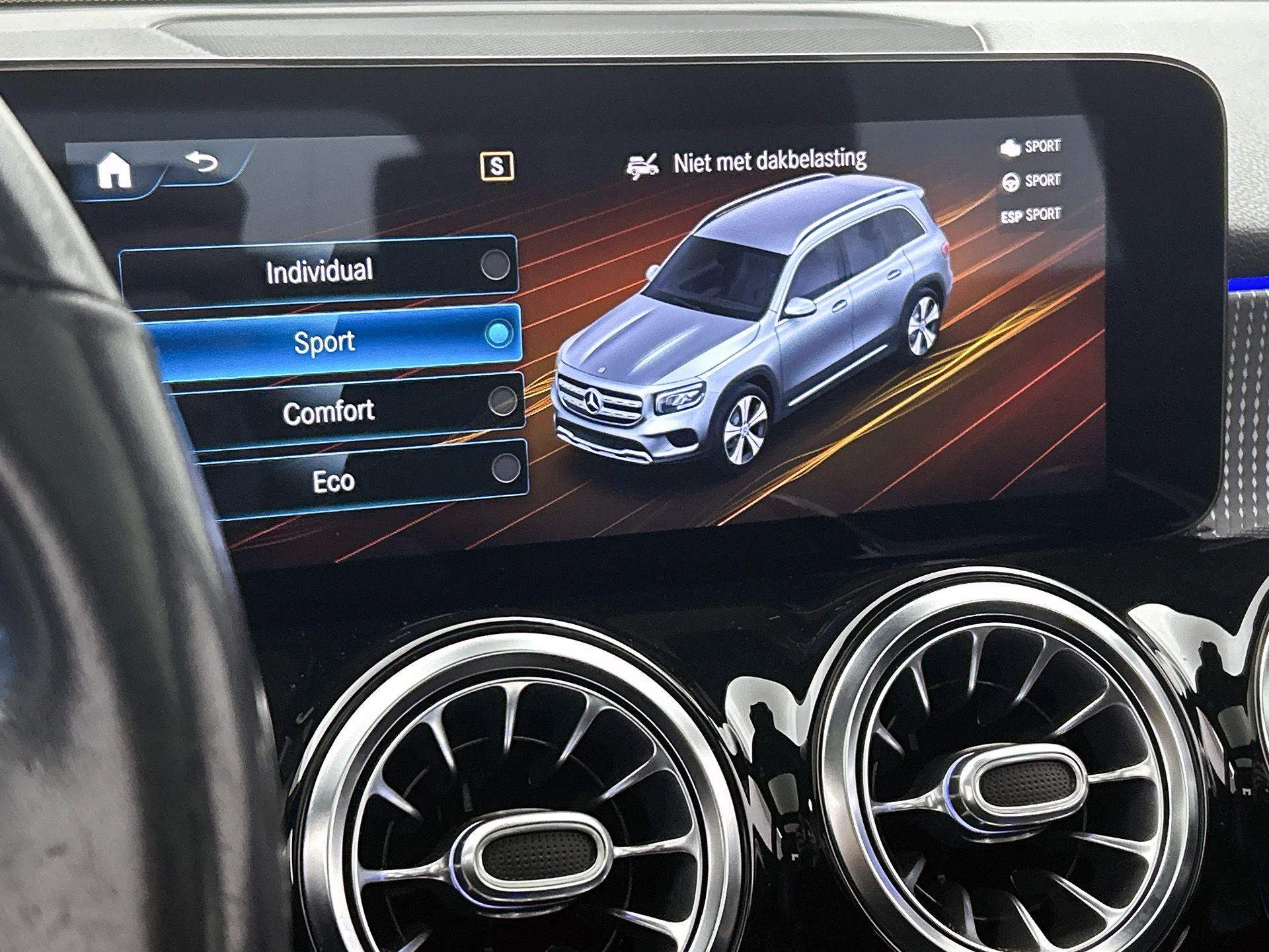 Mercedes-Benz-GLB-image-12