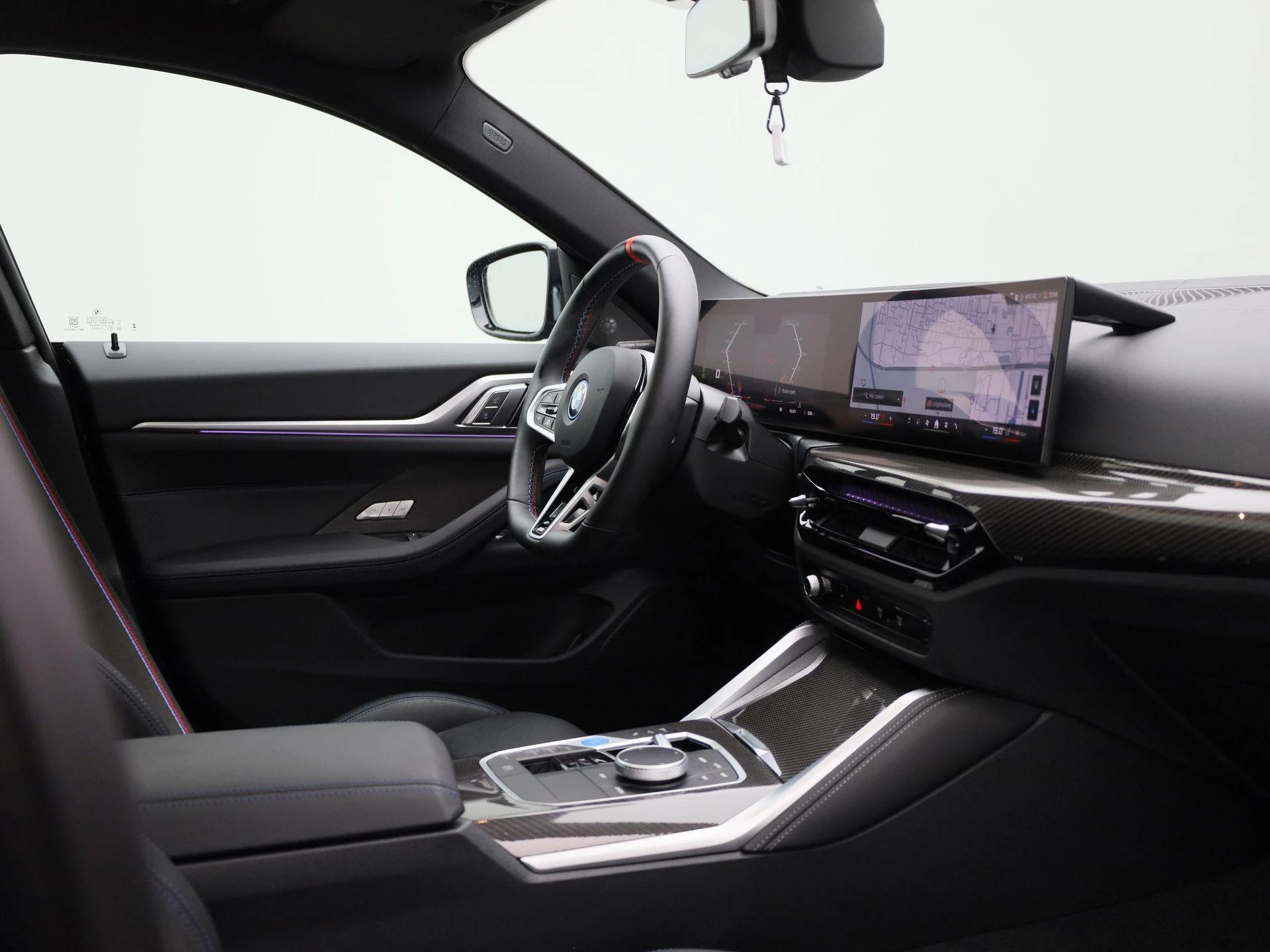 BMW-i4-image-46