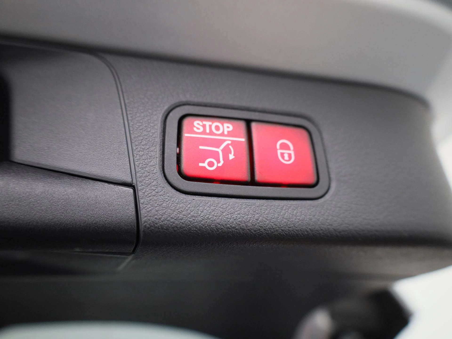 Mercedes-Benz-B-Klasse-image-11