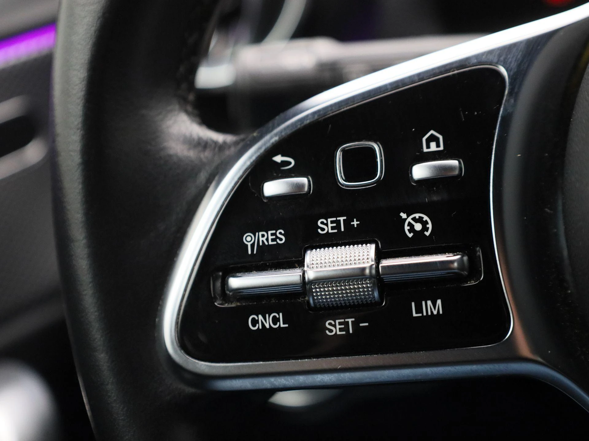 Mercedes-Benz-A-Klasse-image-18