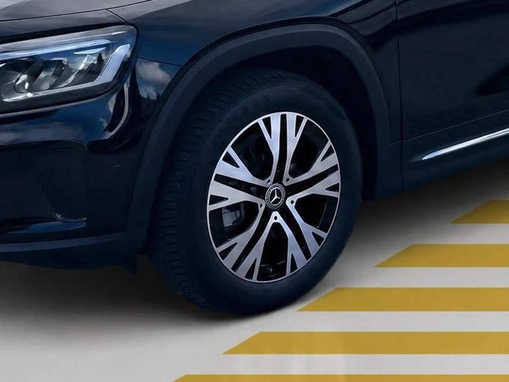 Mercedes-Benz-GLB 200-image-5