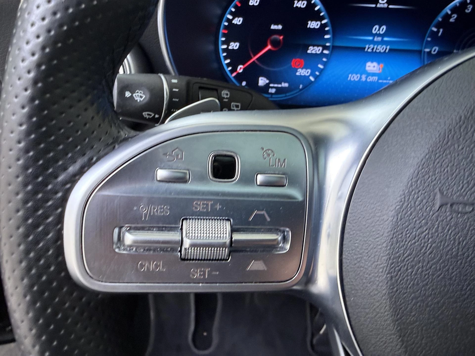 Mercedes-Benz-C-Klasse-image-12