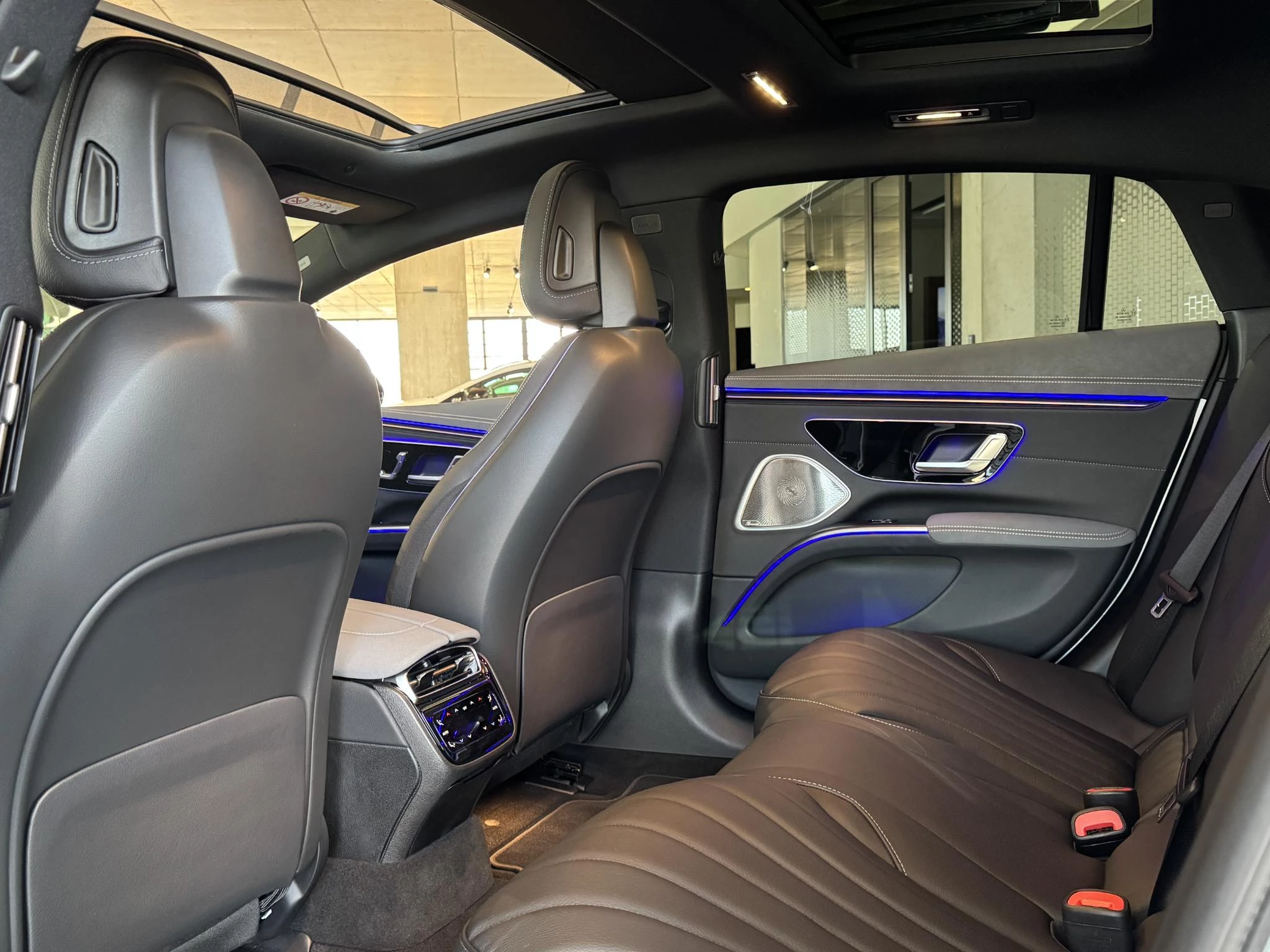 Mercedes-Benz-EQS-image-20