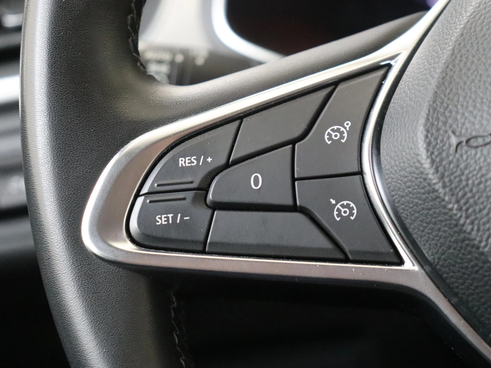 Renault-Captur-image-12