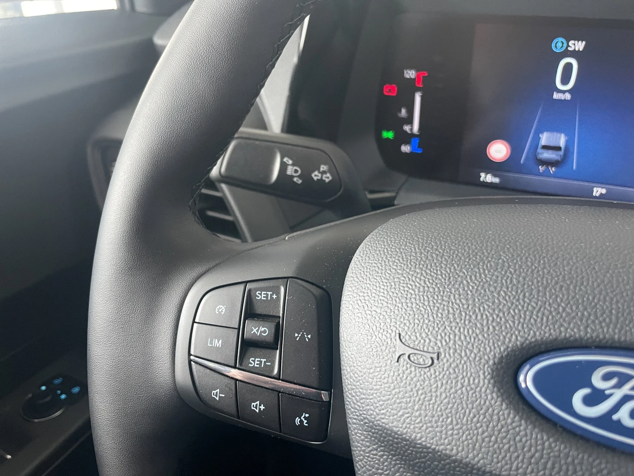 Ford-Tourneo Courier-image-17