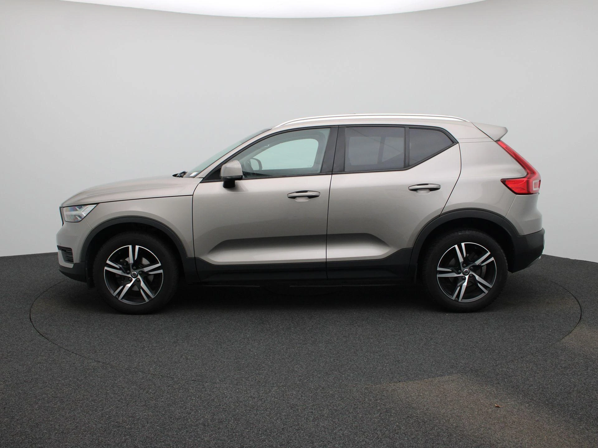 Volvo-XC40-image-3