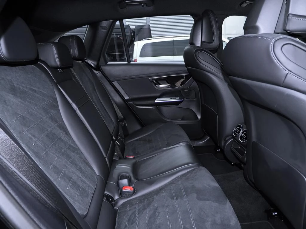 Mercedes-Benz-GLC 300 d-image-14