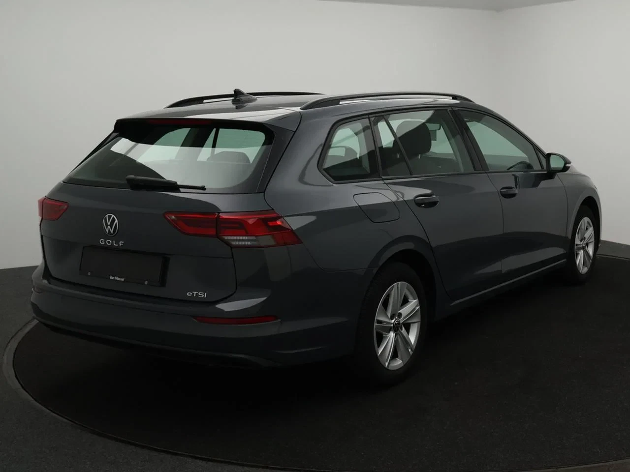 Volkswagen-Golf-image-5