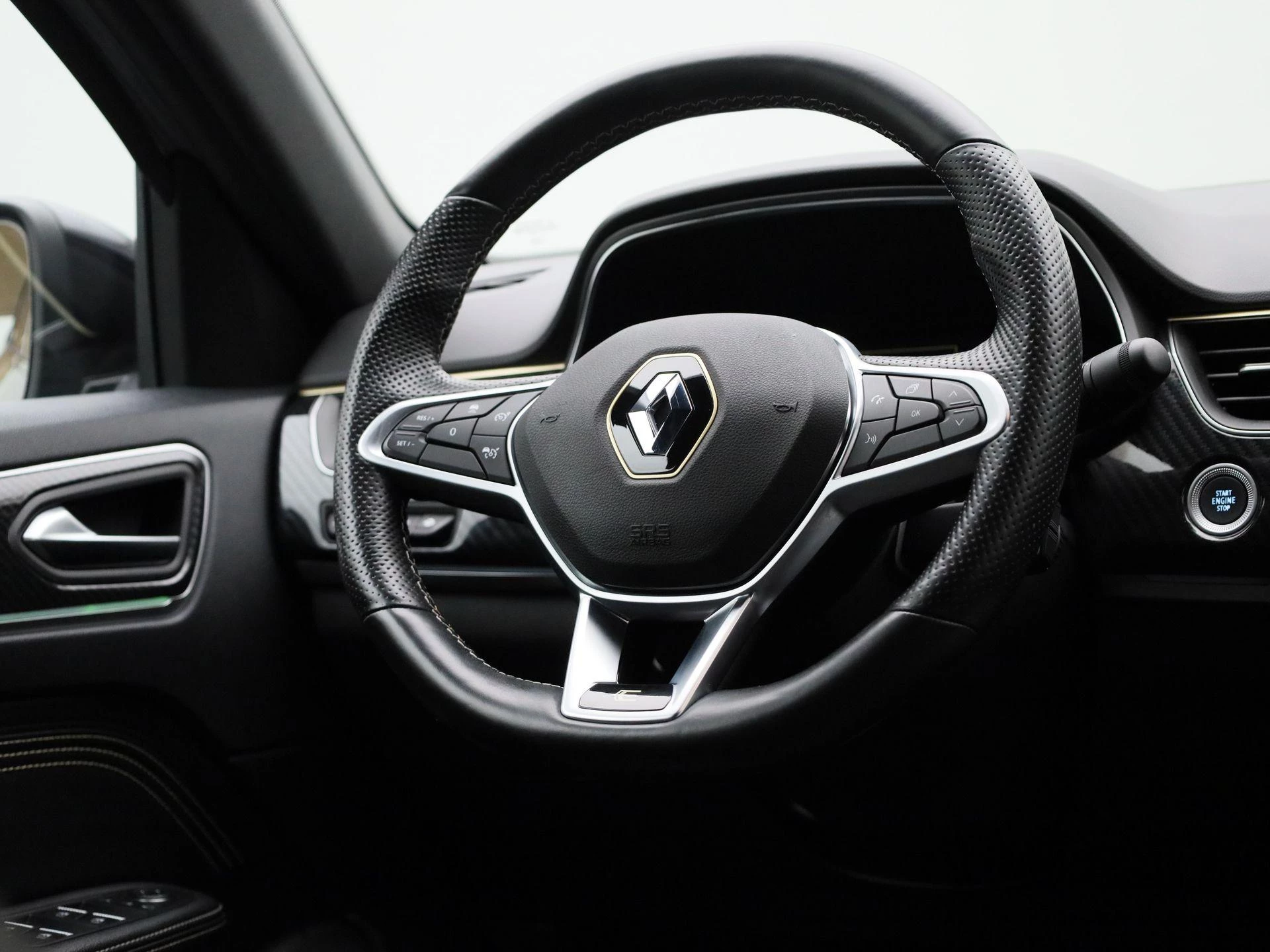 Renault-Arkana-image-38