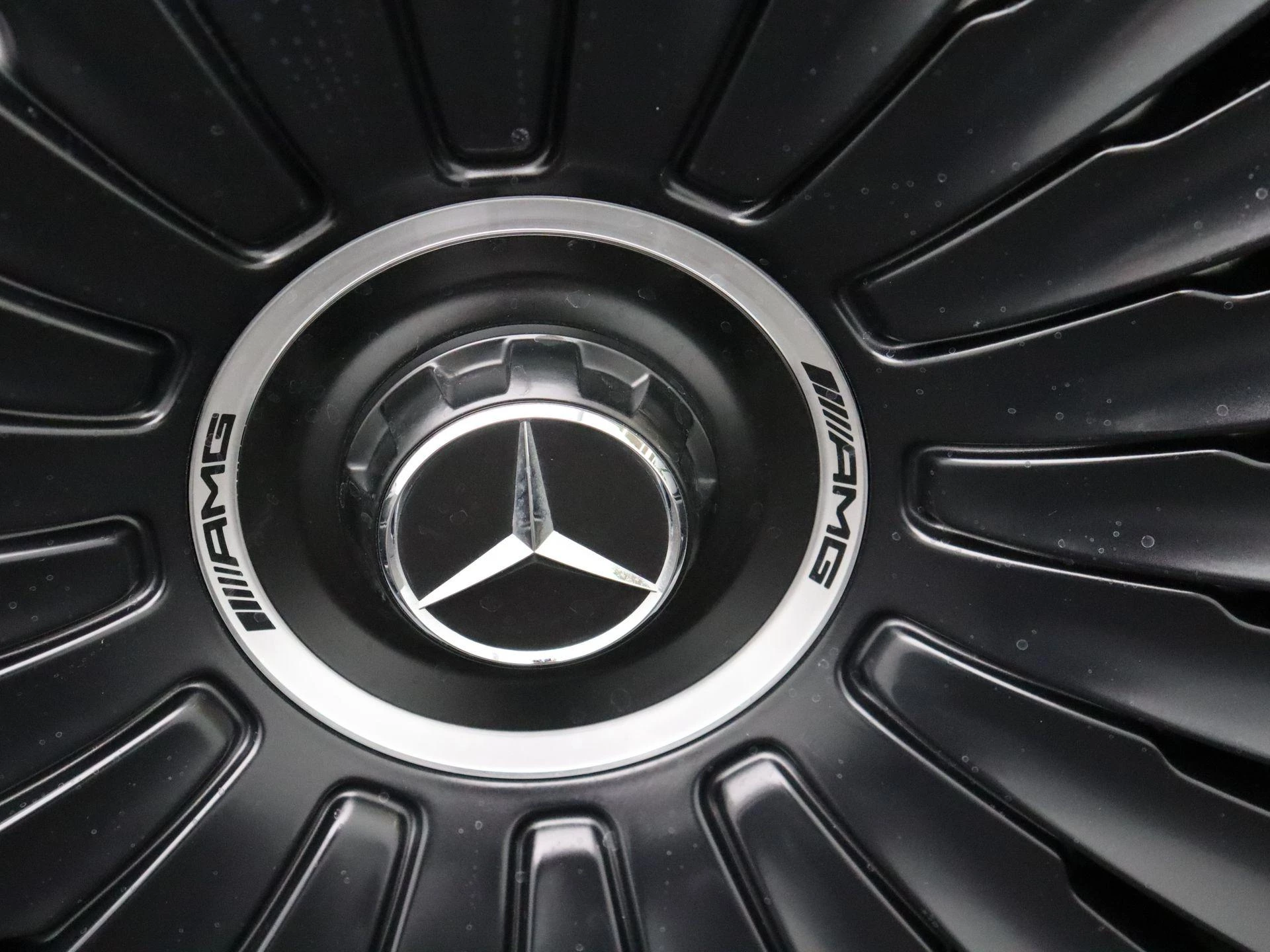 Mercedes-Benz-EQE-image-8