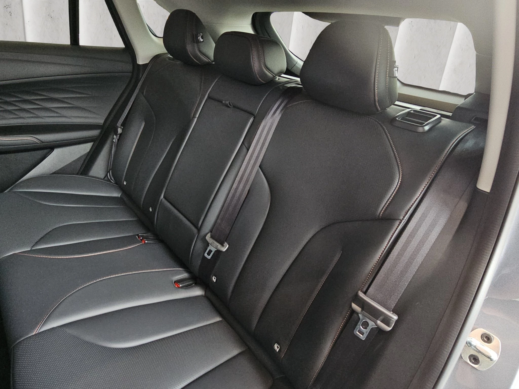 MG HS Luxury 1.5 T PHEV Sports Utility Vehicle. 200 kW. 5-türig