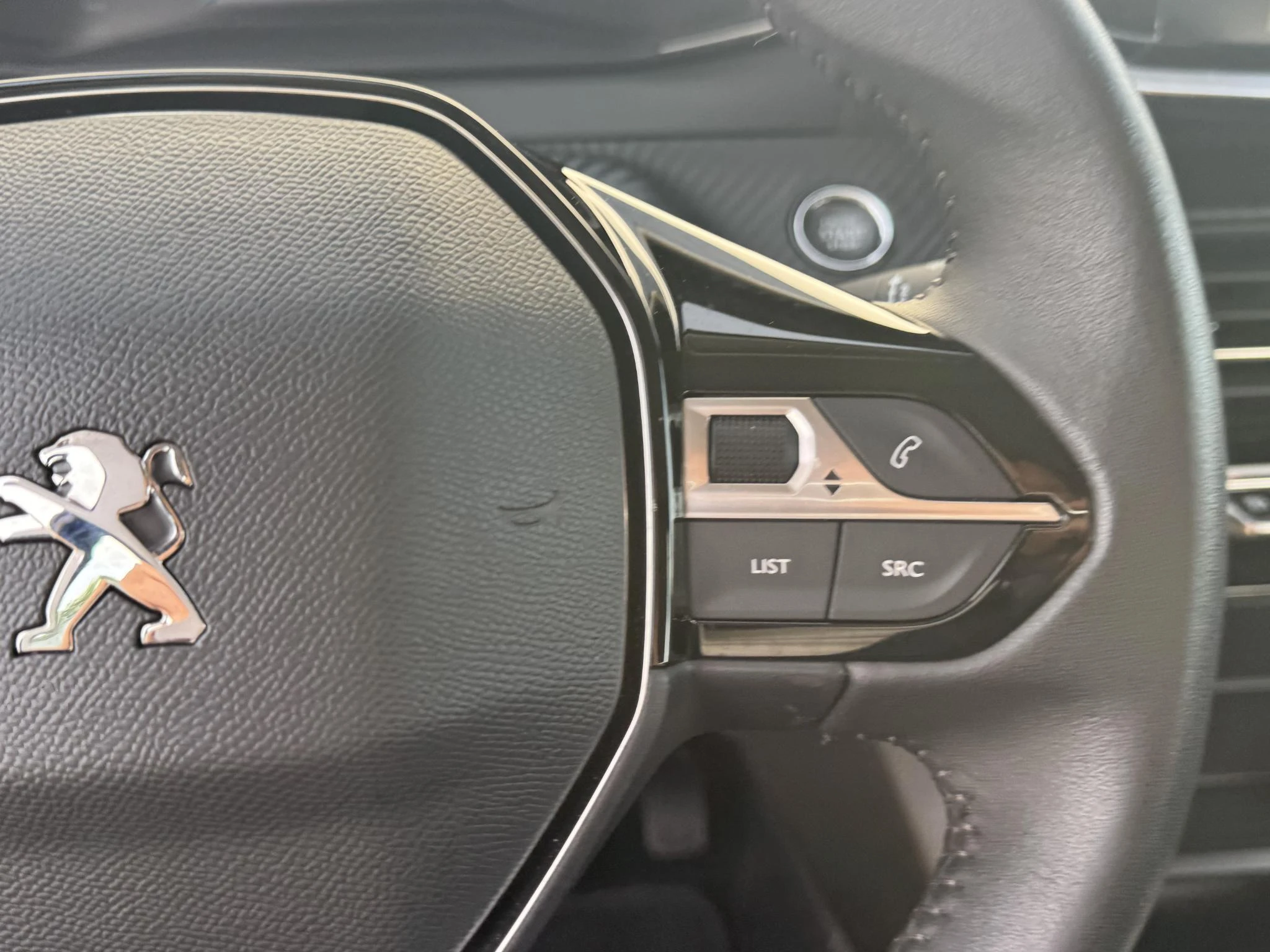 Peugeot-e-208-image-13