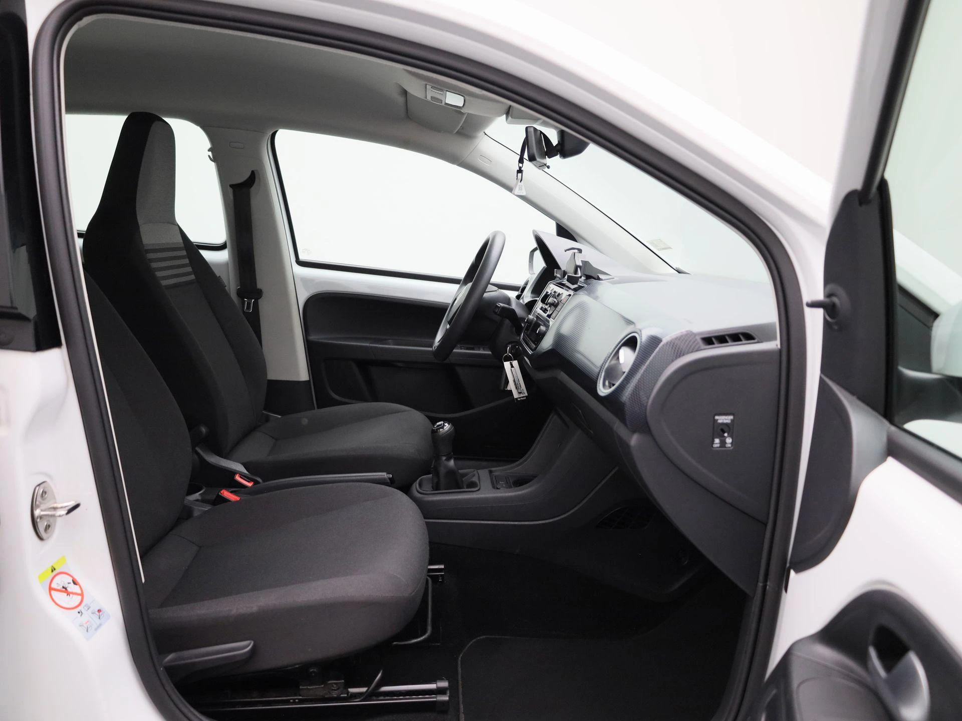 Volkswagen-up!-image-25