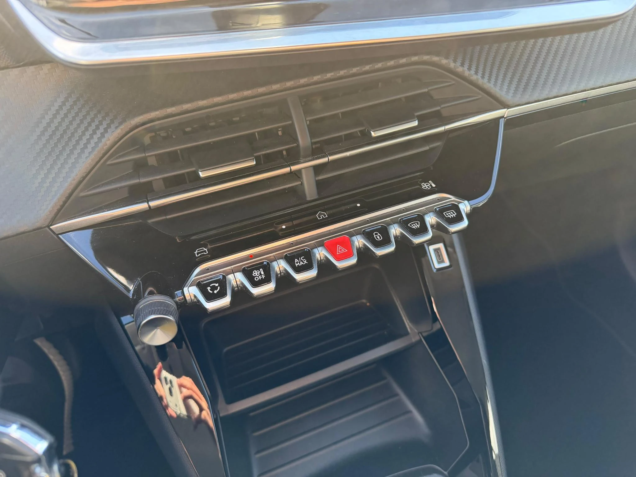 Peugeot-208-image-17