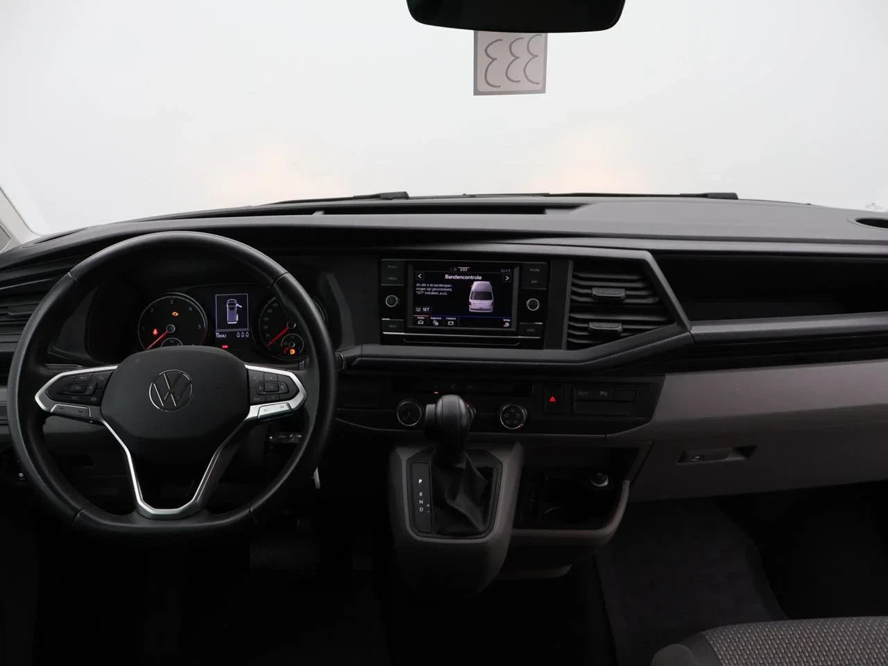 Volkswagen-Transporter-image-14