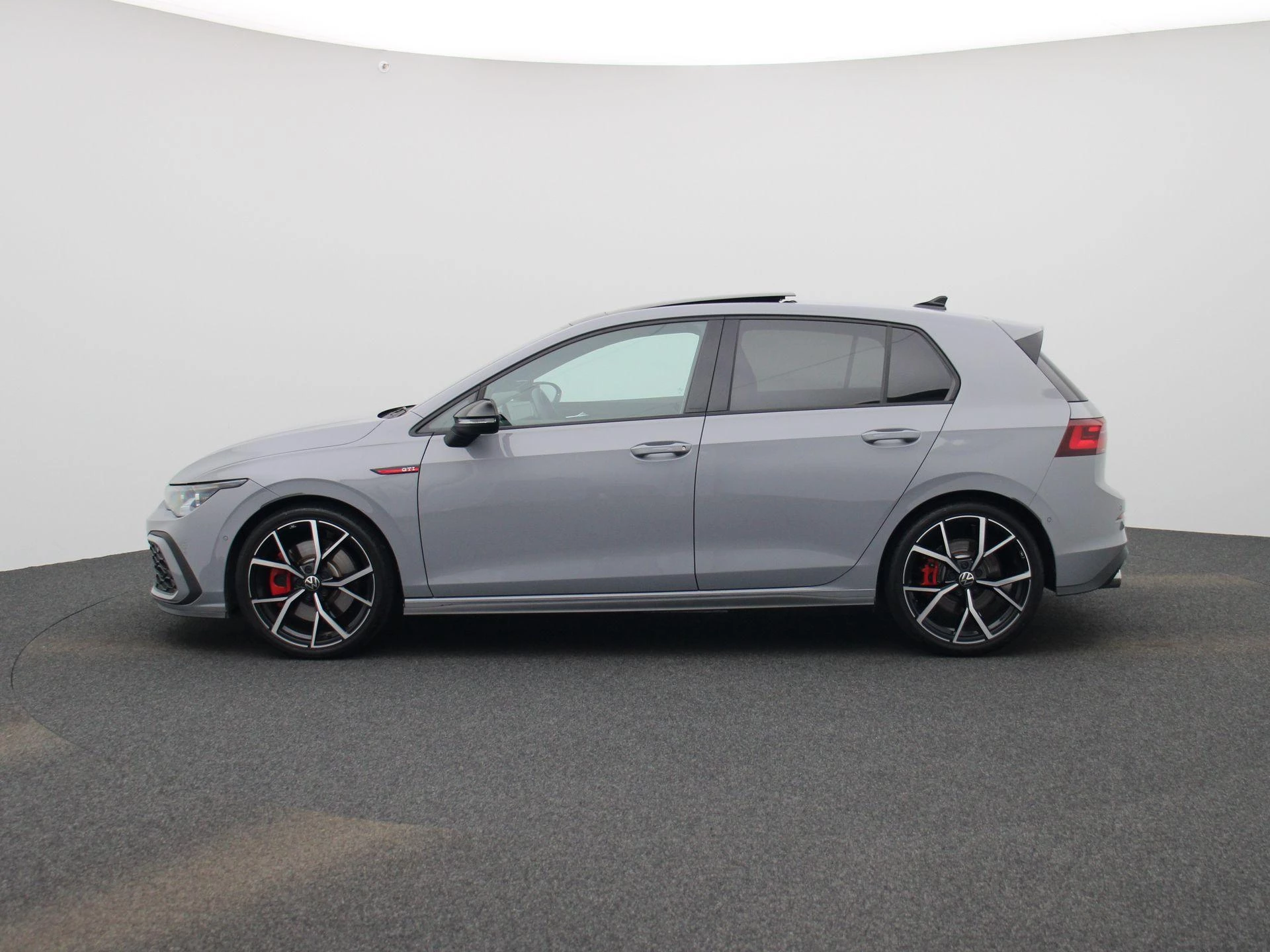 Volkswagen-Golf-image-3