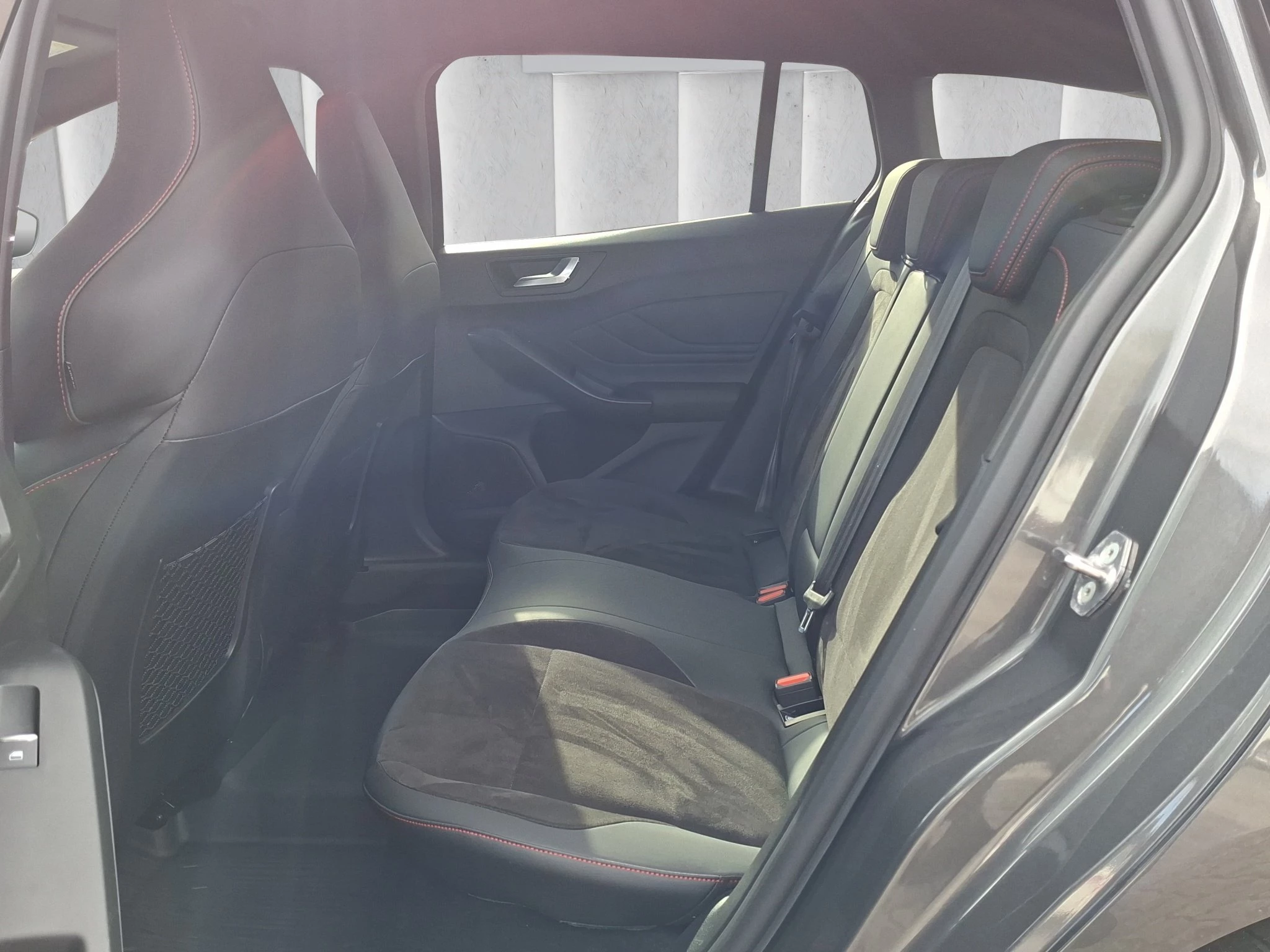 Ford Focus ST ST Turnier 2.3 EB Aut. | LED | AHK | ACC | RFK | SHZ | LMF | Navi