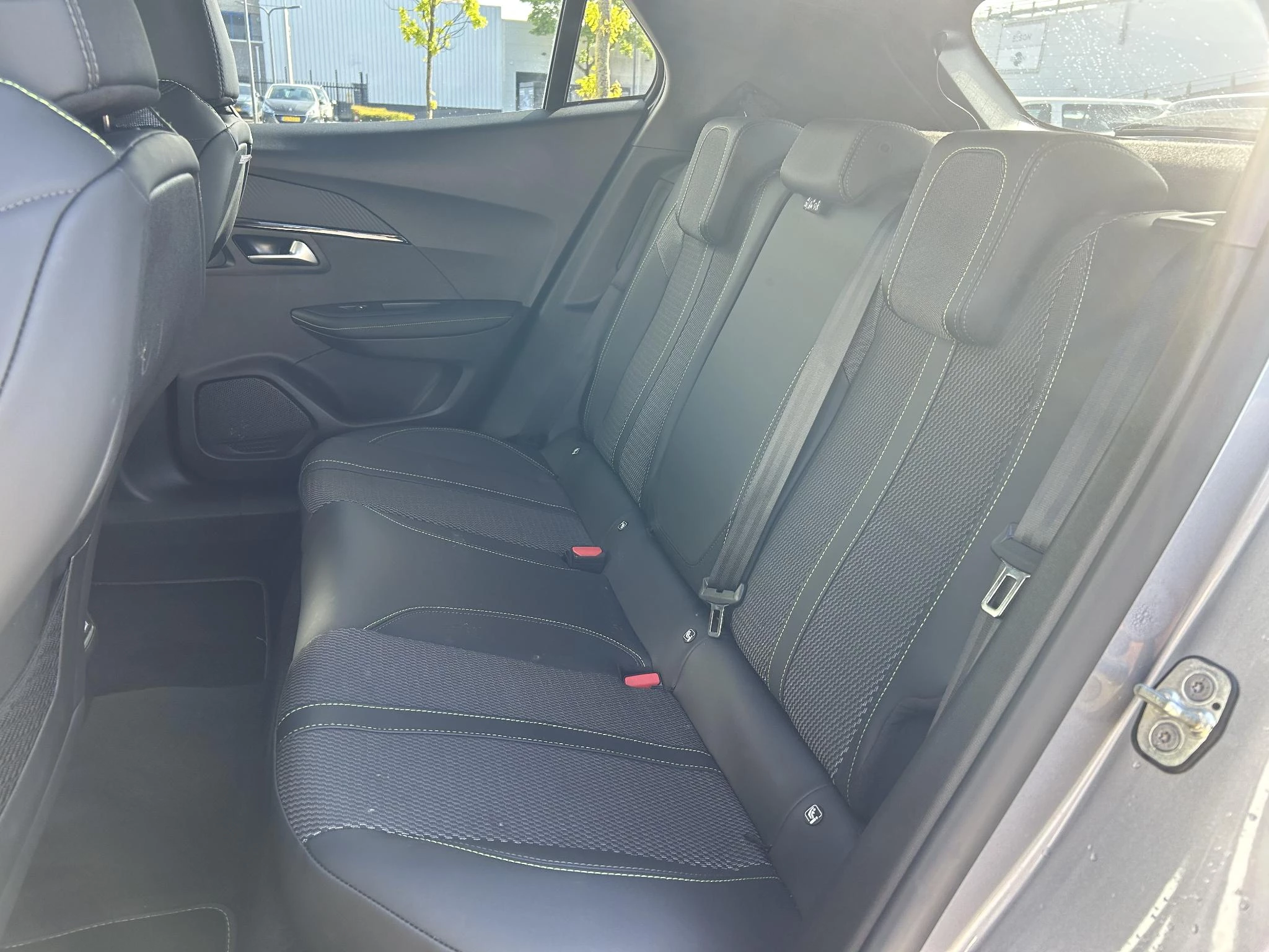 Peugeot-e-2008-image-21