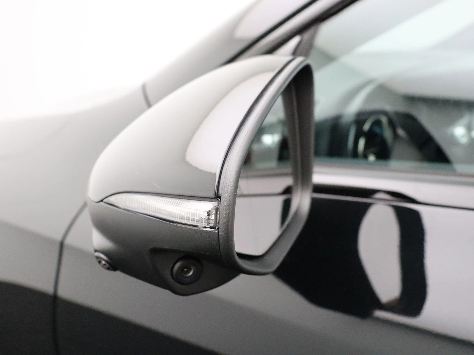 Mercedes-Benz-CLA-image-7