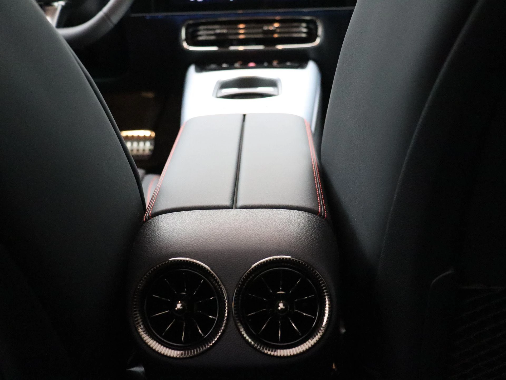 Mercedes-Benz-CLA-image-16