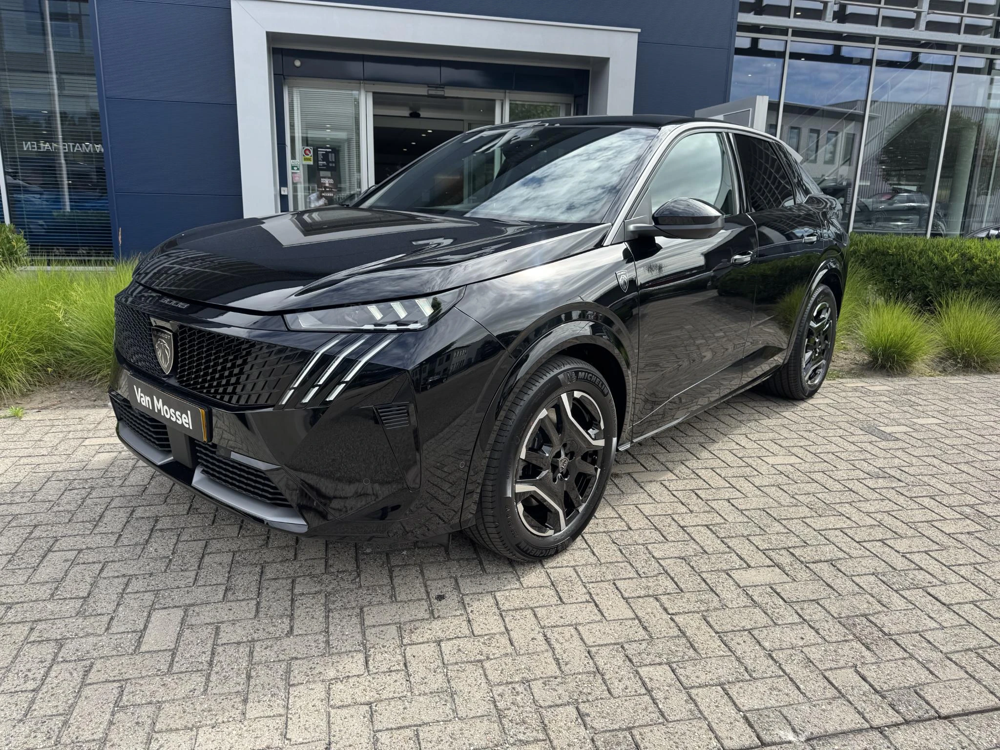 Peugeot-e-3008-image-1