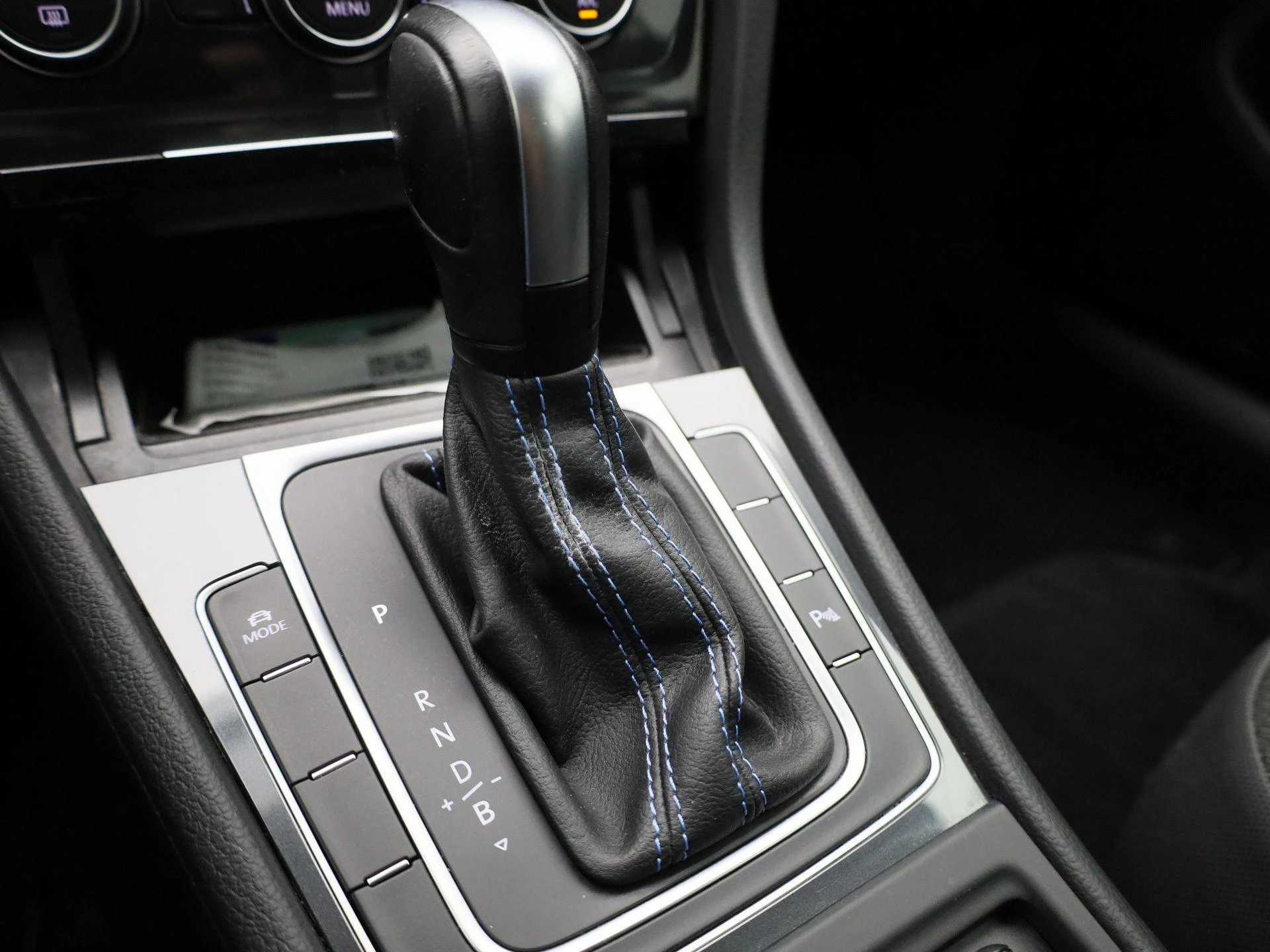 Volkswagen-e-Golf-image-24