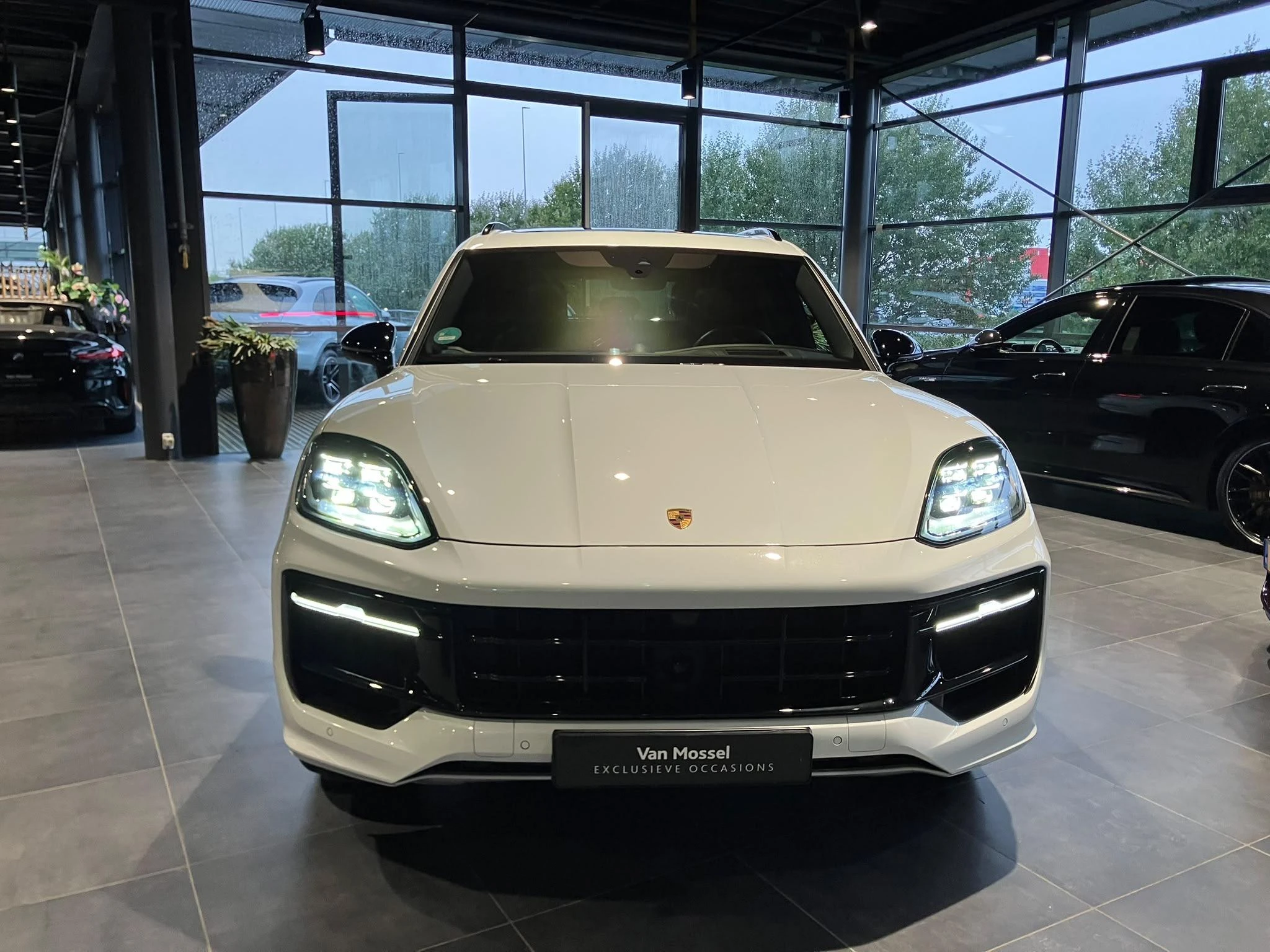 Porsche-Cayenne-image-2