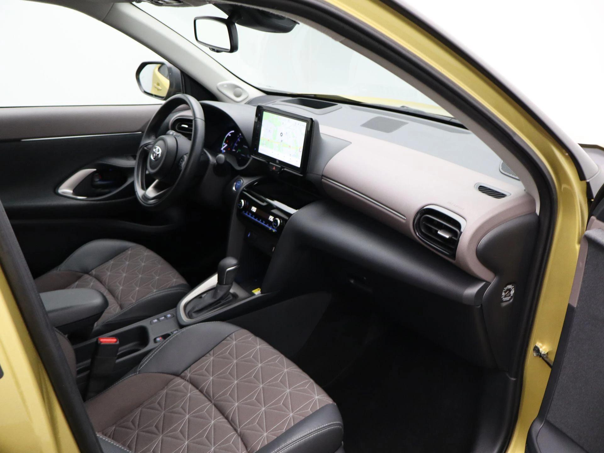 Toyota-Yaris Cross-image-7