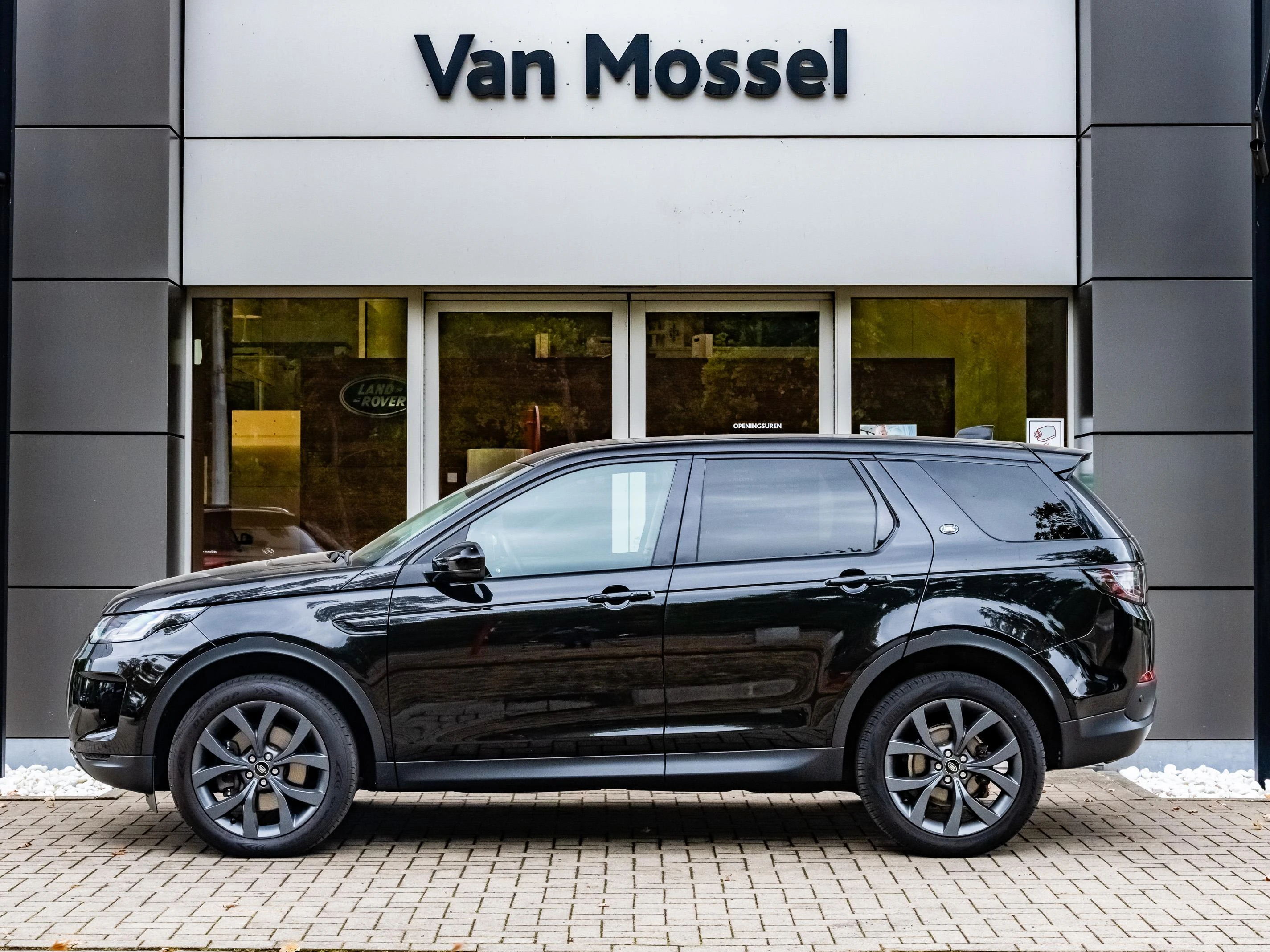 Land Rover-Discovery Sport-image-2