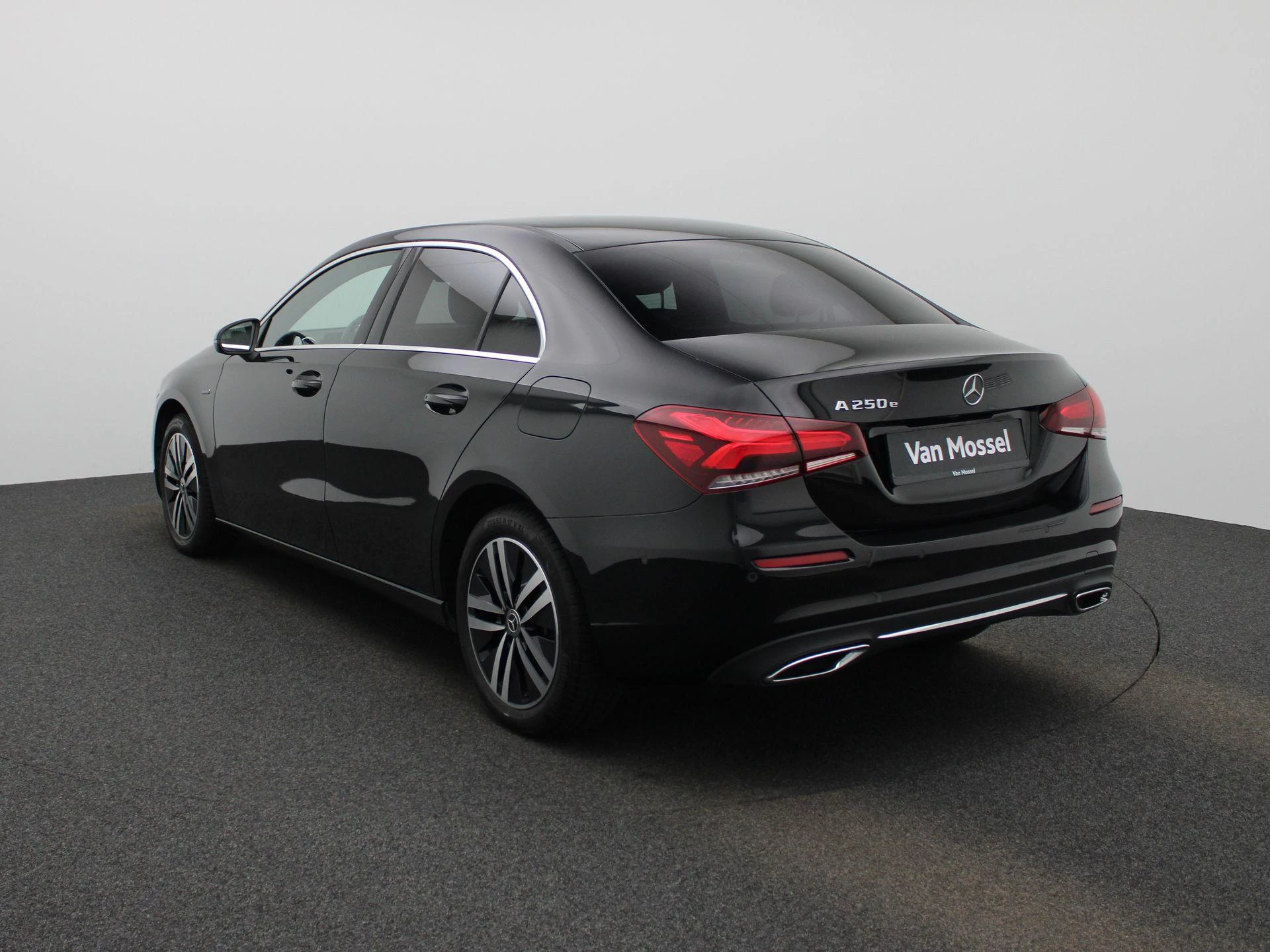 Mercedes-Benz-A-Klasse-image-1